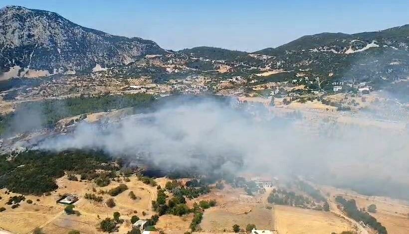 Antalya’da Korkutan Yangın Kontrol Altına Alındı (4)