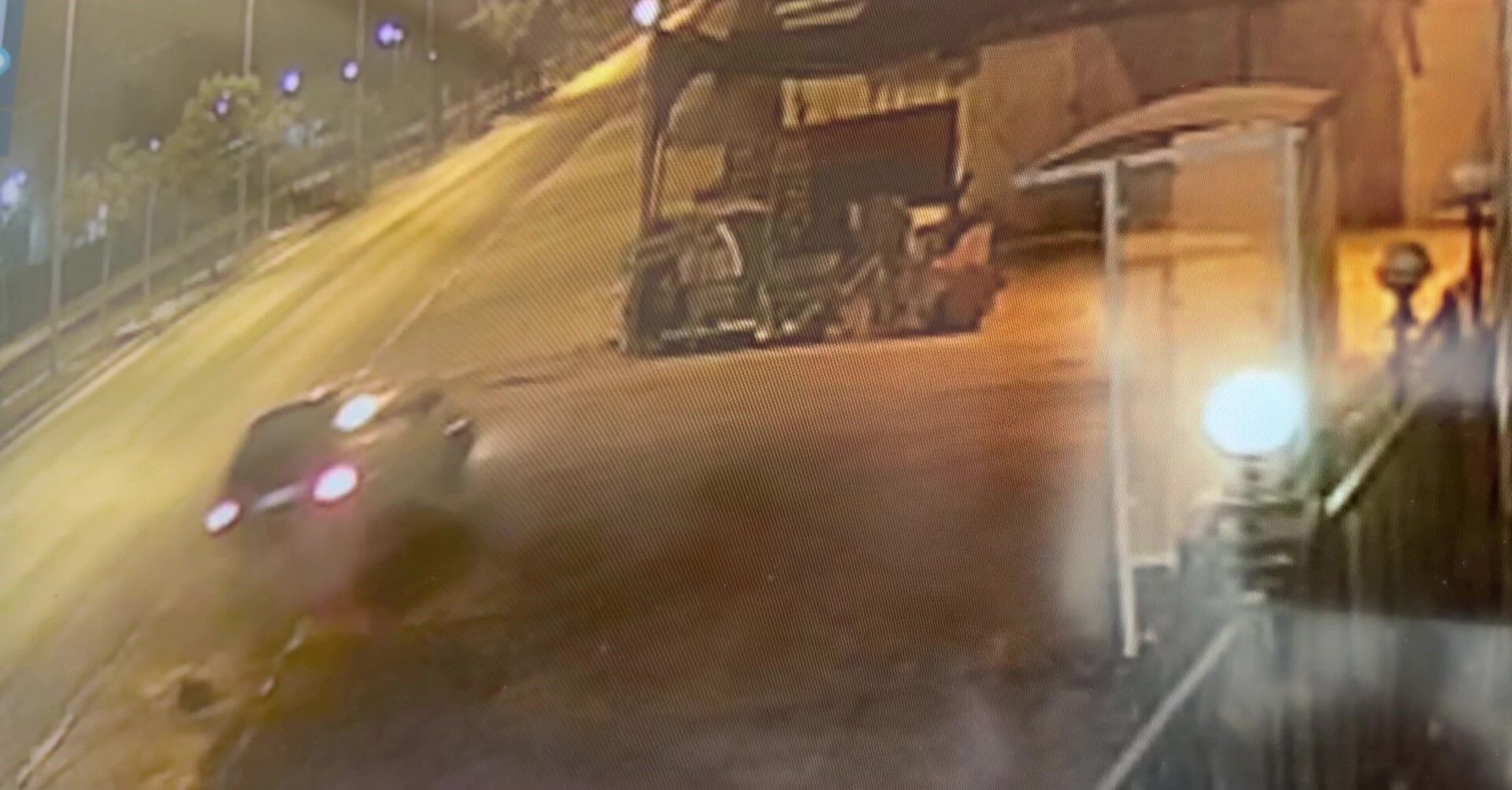 Antalya'da Önce Dükkana Uçtu Sonra Helallik Istedi (2)