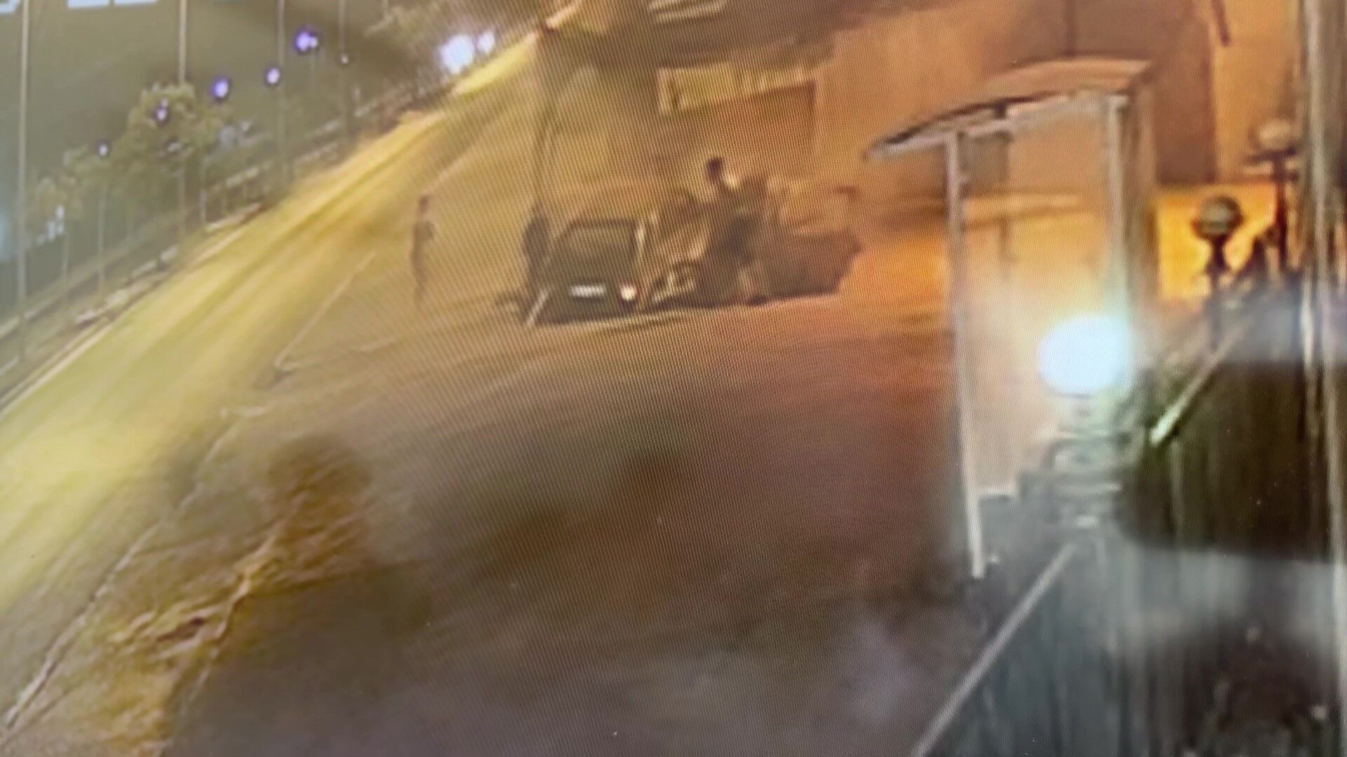 Antalya'da Önce Dükkana Uçtu Sonra Helallik Istedi (6)