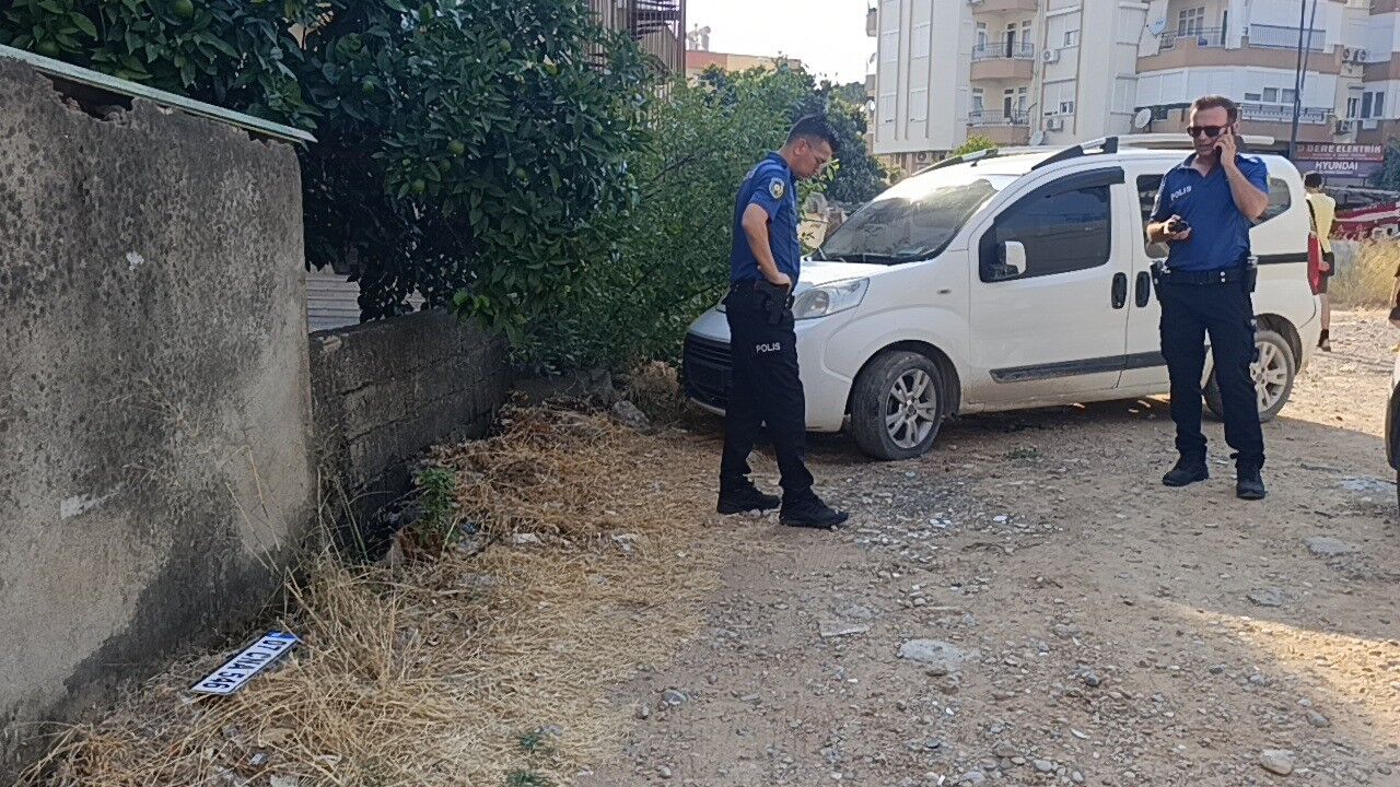 Antalya’da Sahte Plaka Operasyonu 3 Kişi Gözaltına Alındı (4)