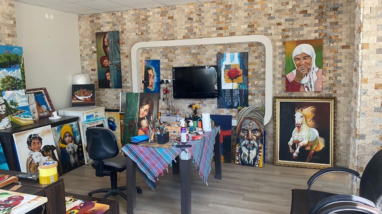 Antalya’da Sanat Yolculuğunun Ilk Sergisi! İlknur Temiroğlu 54 Eserini Sergileyecek (6)