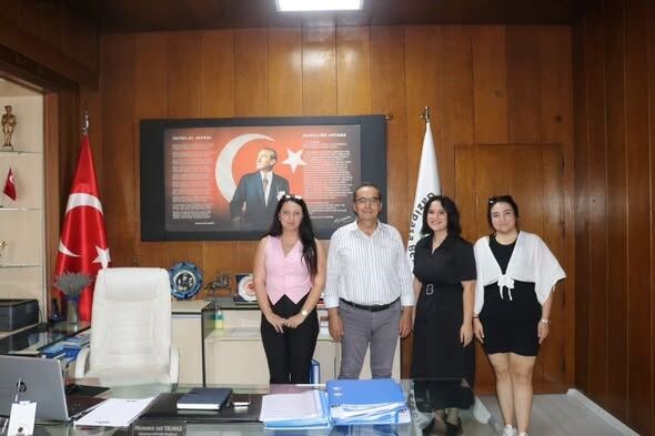 Antalya’da Sessizliğini Koruyan Belediye Başkanına Yapılan Ziyaret Tepki Topladı (1)-1