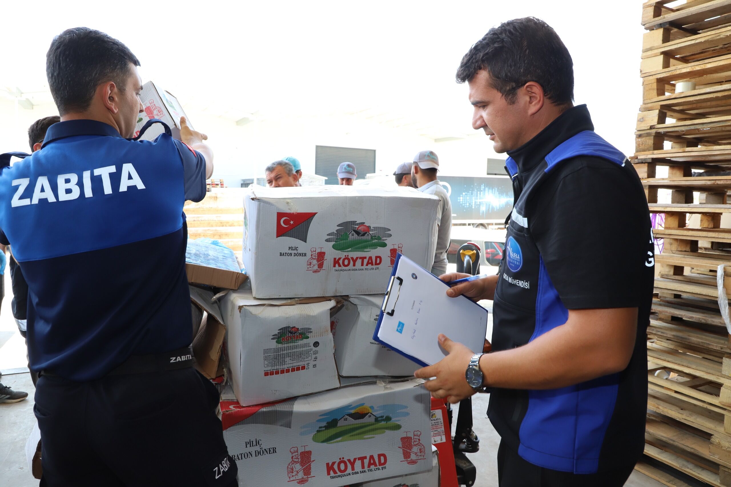 Antalya’da Zabıta Ekipleri Yaklaşık Bir Ton Gıdaya El Koydu (4)