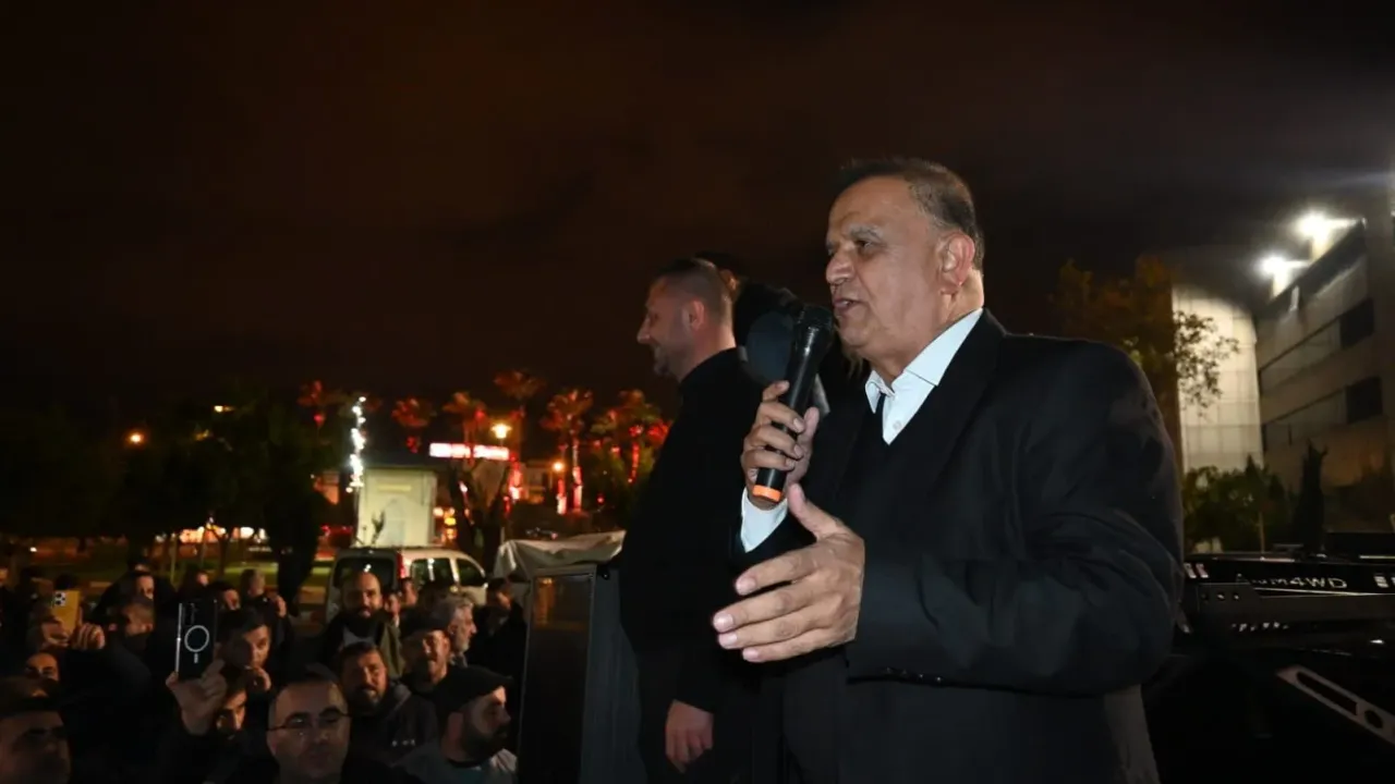 Antalya’daki Pazarda Taşlar Yerinden Oynadı! Başkan Öz Isyan Etti (1)-1