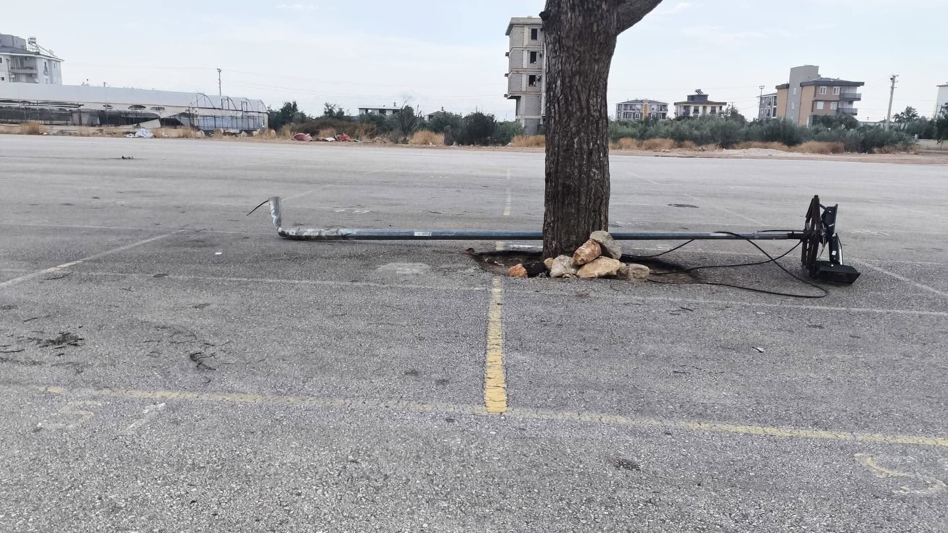 Antalya’daki Pazarda Taşlar Yerinden Oynadı! Başkan Öz Isyan Etti (2)