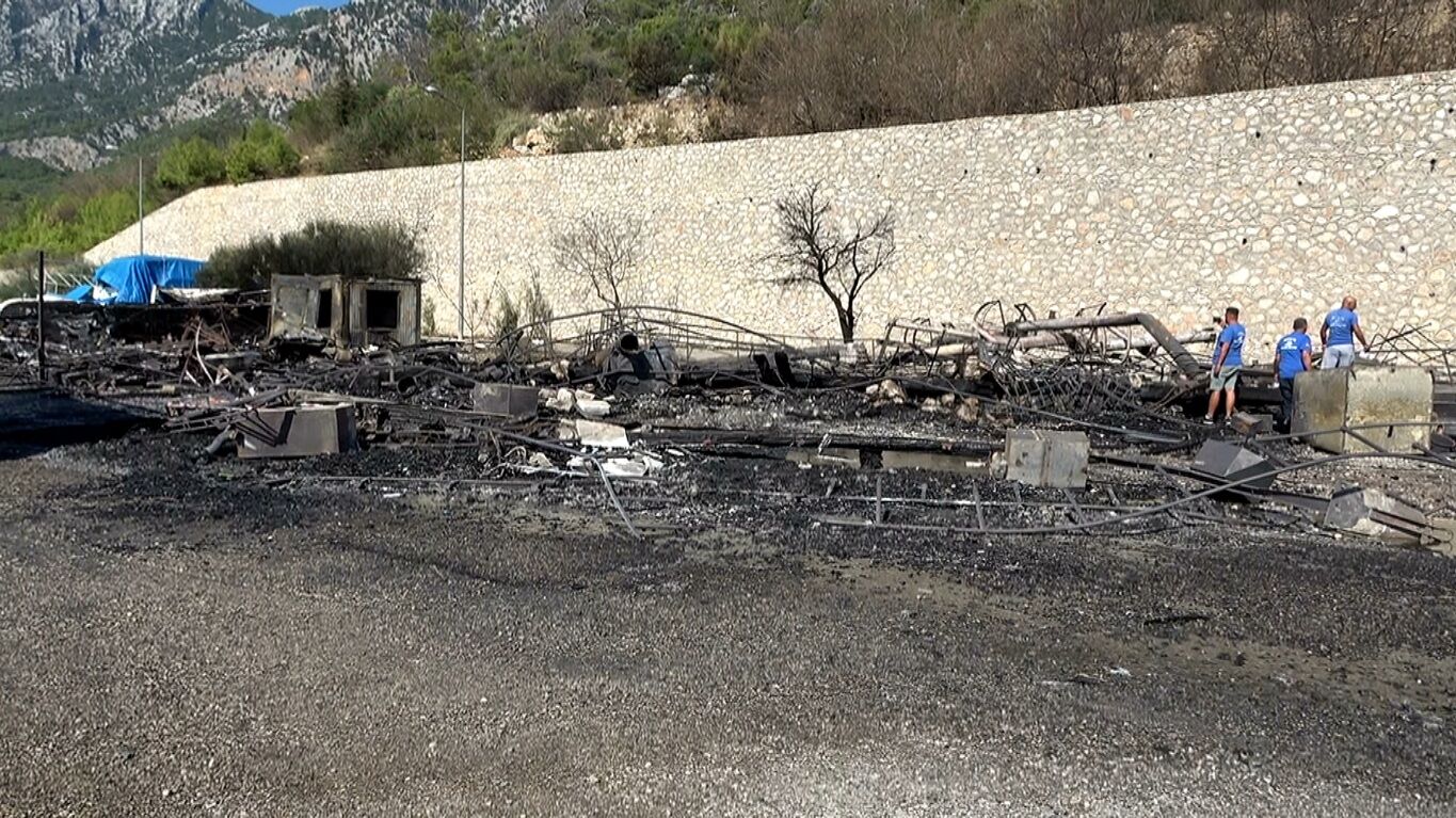 Antalya’daki Yangında Balıkçıların Emek Teknesinden Geriye Küller Kaldı (8)