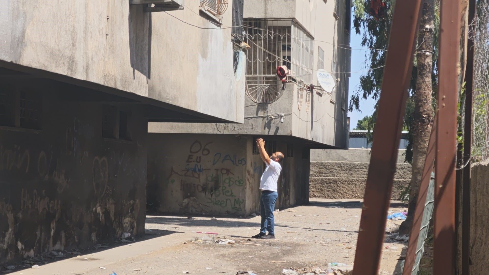 Antalya’daki Yangında Hamile Kedinin Kahramanı Itfaiye Oldu (4)