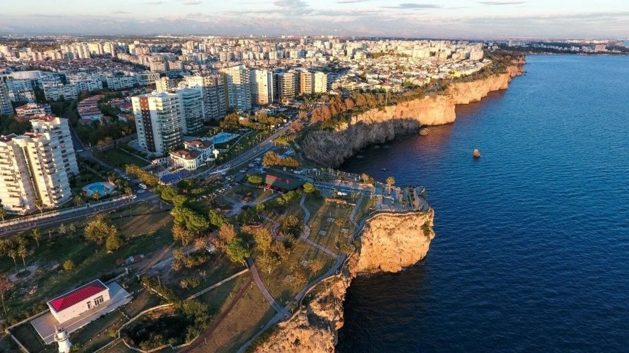 Antalyan Simgesi Falezlerde Yapilasma Baskisi Buyuyor (2)