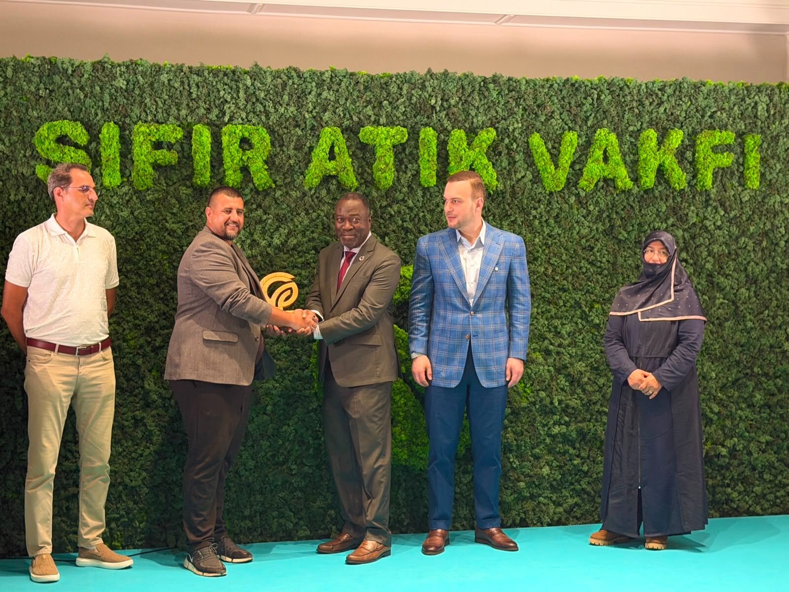 Antalyanin Atiklari Sanat Eserine Donustu (7)