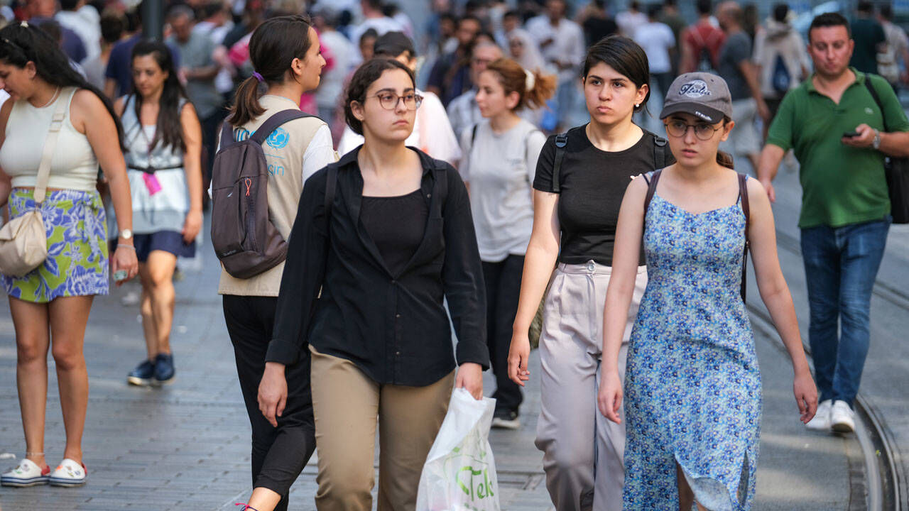 Antalya’nın Kadın Nüfus Haritası Belli Oldu! Kadınların En Yoğun Olduğu Mahalle Şaşırttı (1)-1
