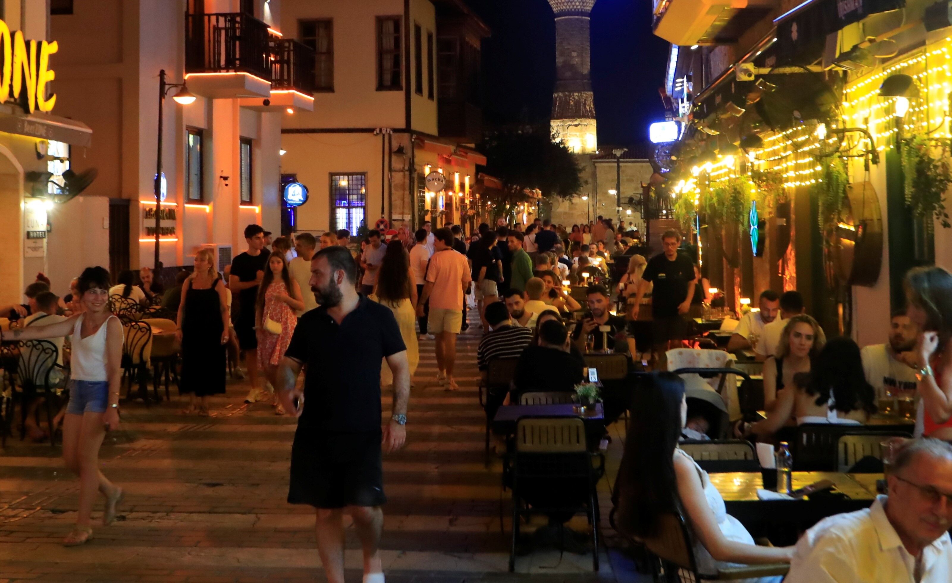 Antalya’nın Tarihi Kaleiçi’nde Nüfus 100 Katına Çıkıyor (15)
