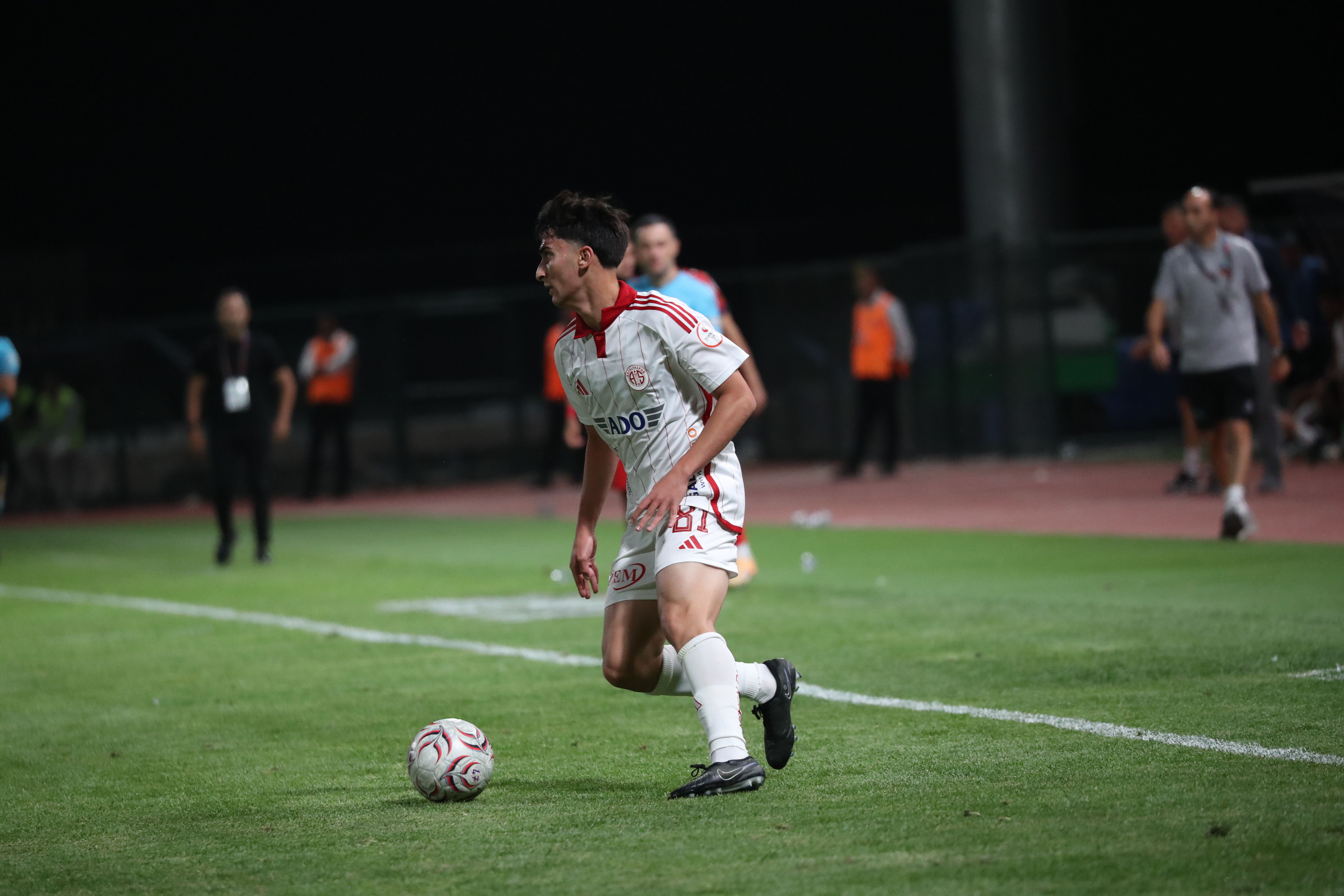 Antalyaspor 1 Ligdeki Ilk Yenilgisini Mardinde Aldi (1)-1