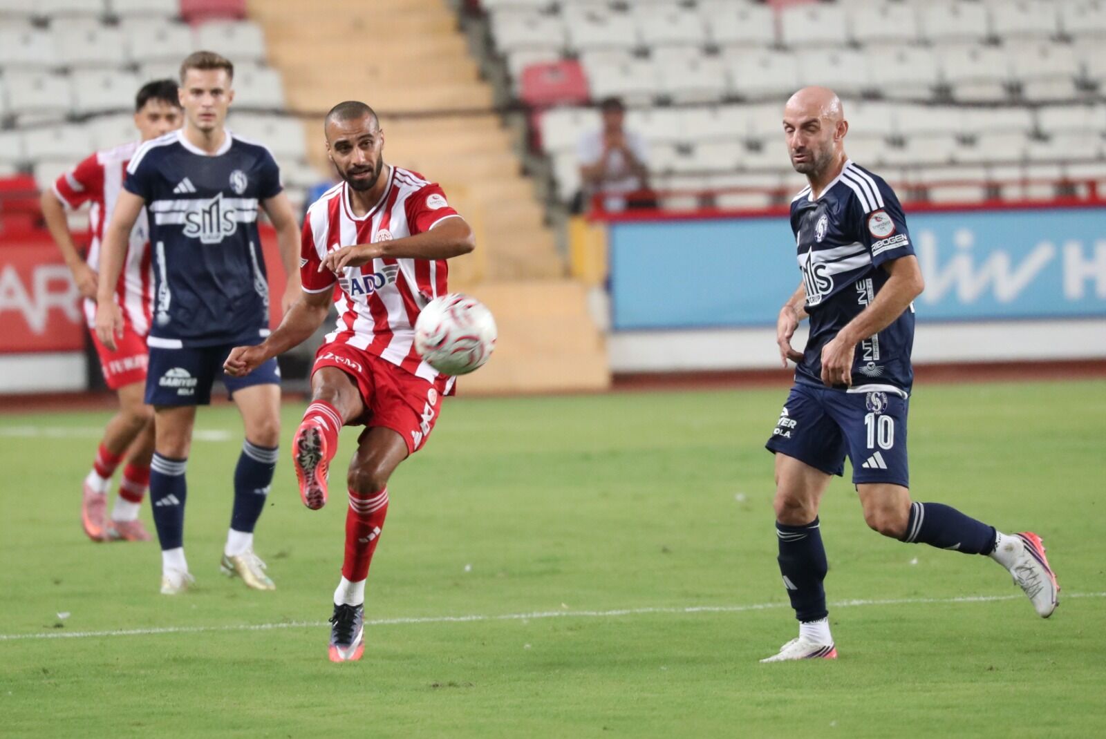 Antalyaspor Asbaşkanından Tepki Gösteren Taraftara ‘Tribüne Gelmeyin, Maçları Evinizde Izleyin’ (1)-1