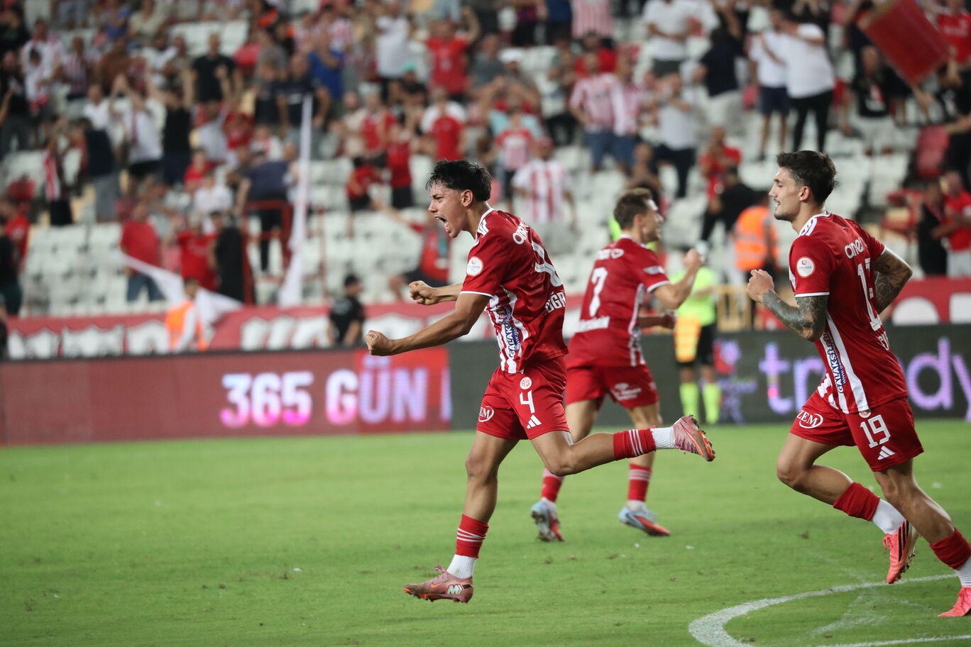 Antalyaspor Sariyer Maci (3)-1