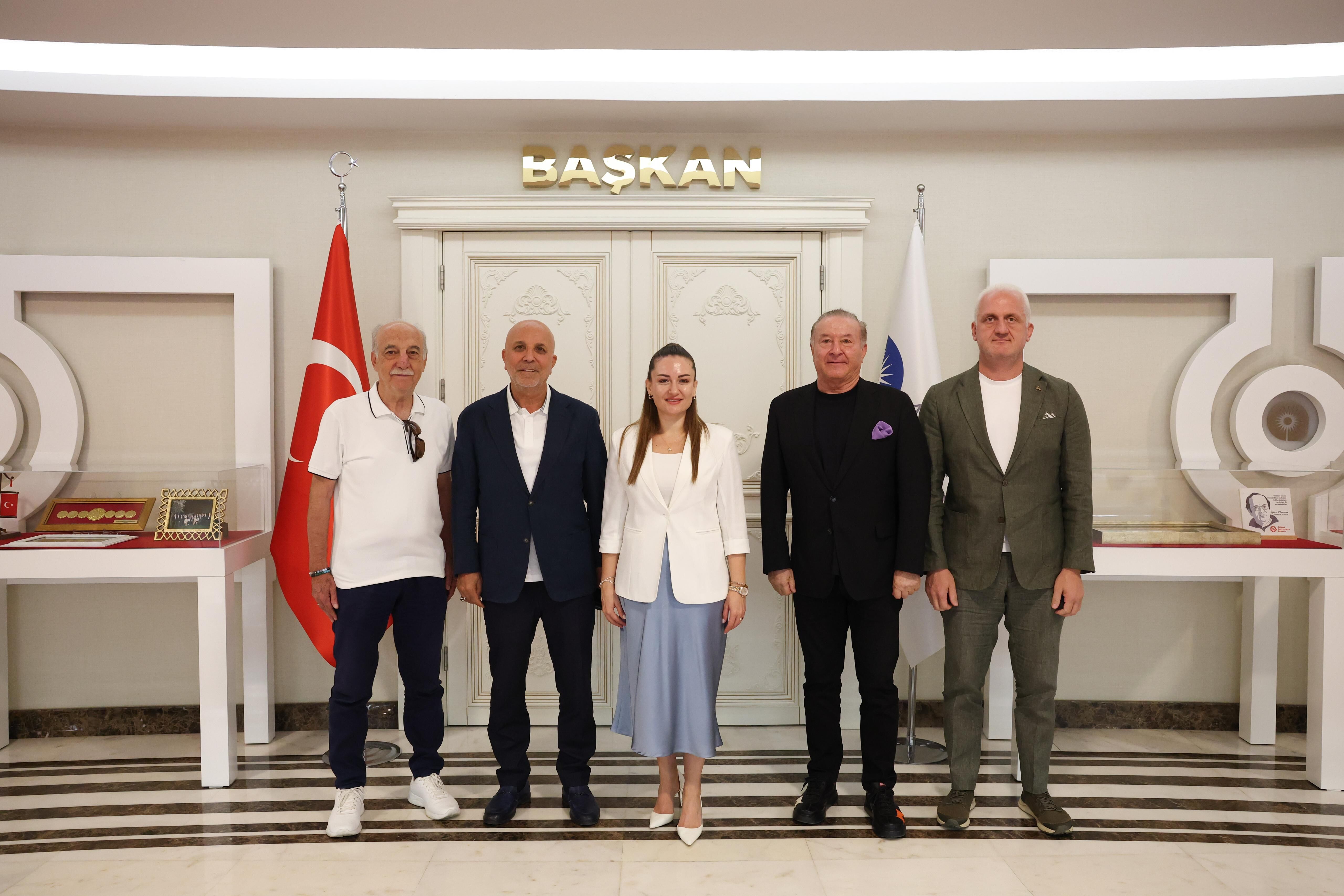 Antalyaspor’a Verilen Destek Tartışılmıştı! Büşra Özdemir’e Önemli Ziyaret (1)