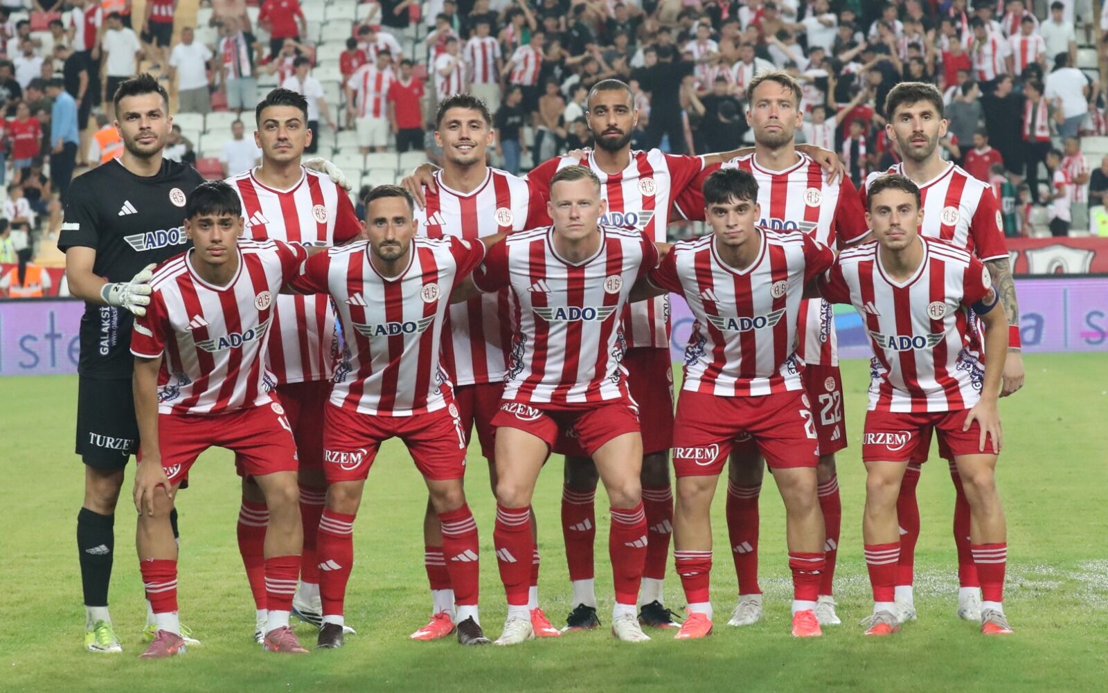 Antalyaspor’da Futbolcu Ve Taraftar Birbirine Girdi! İşte Gerilim Dolu Olayın Perde Arkası (5)