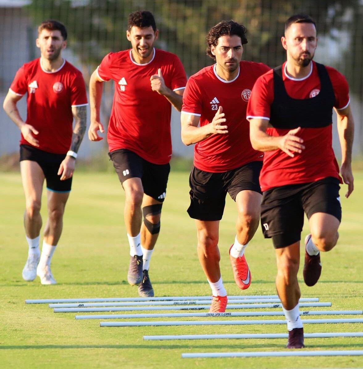Antalyaspor’da Kaleci Ve Golcü Yok! Orta Sahaya Bir Takviye Daha (3)