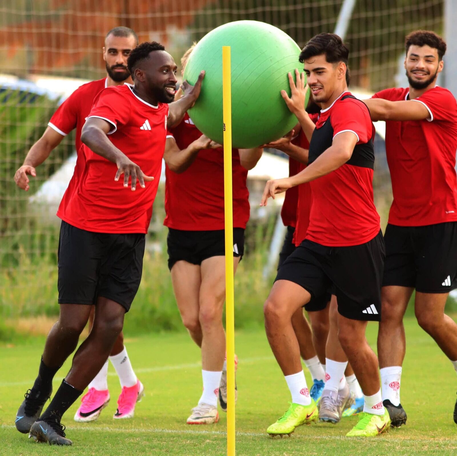 Antalyaspor’da Transfer Engelinde Sürpriz Gelişme (1)