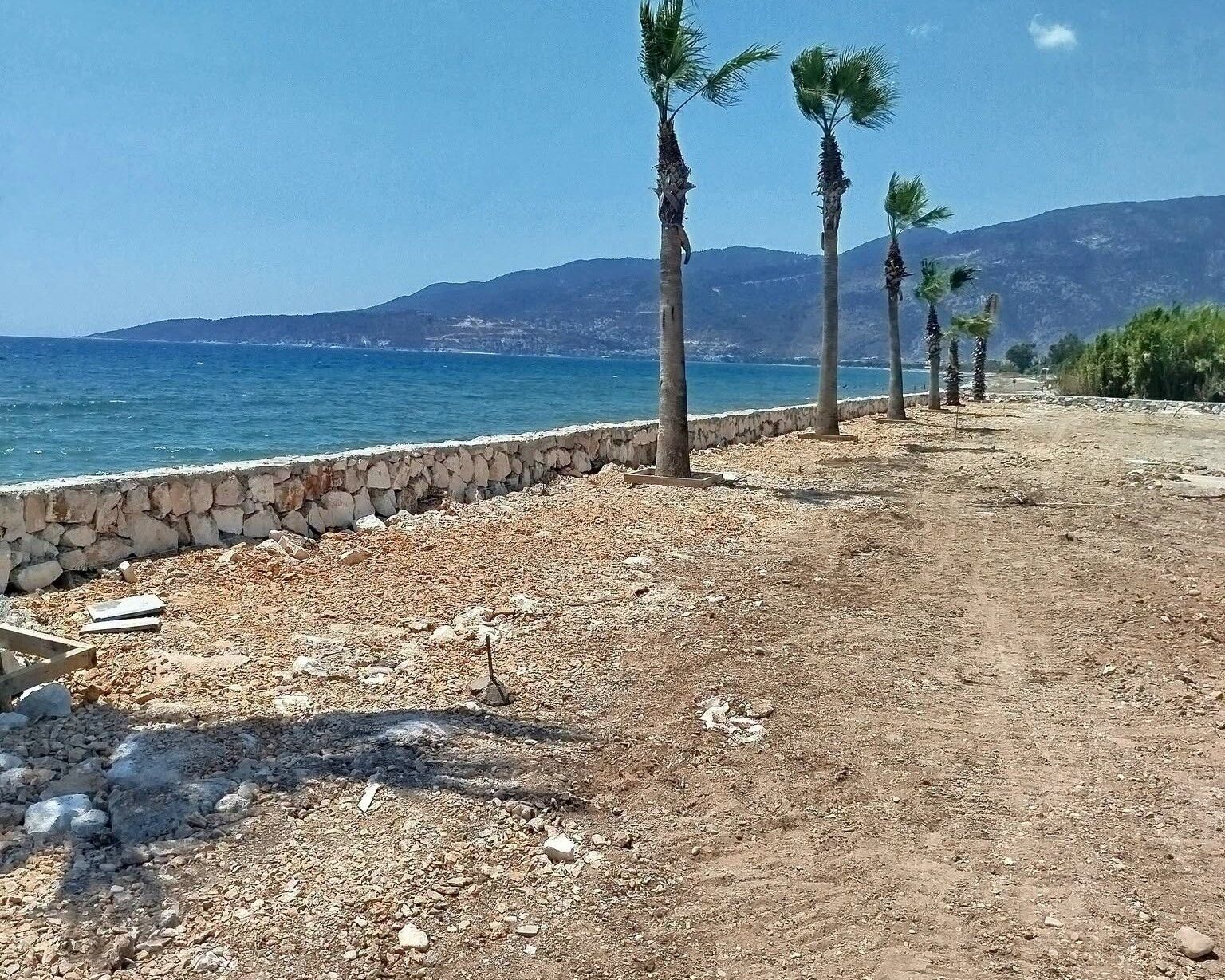 Finike Sahili’nde Tepki Çeken Uygulama! Carettaların Yuvasına Duvar Örüldü (3)