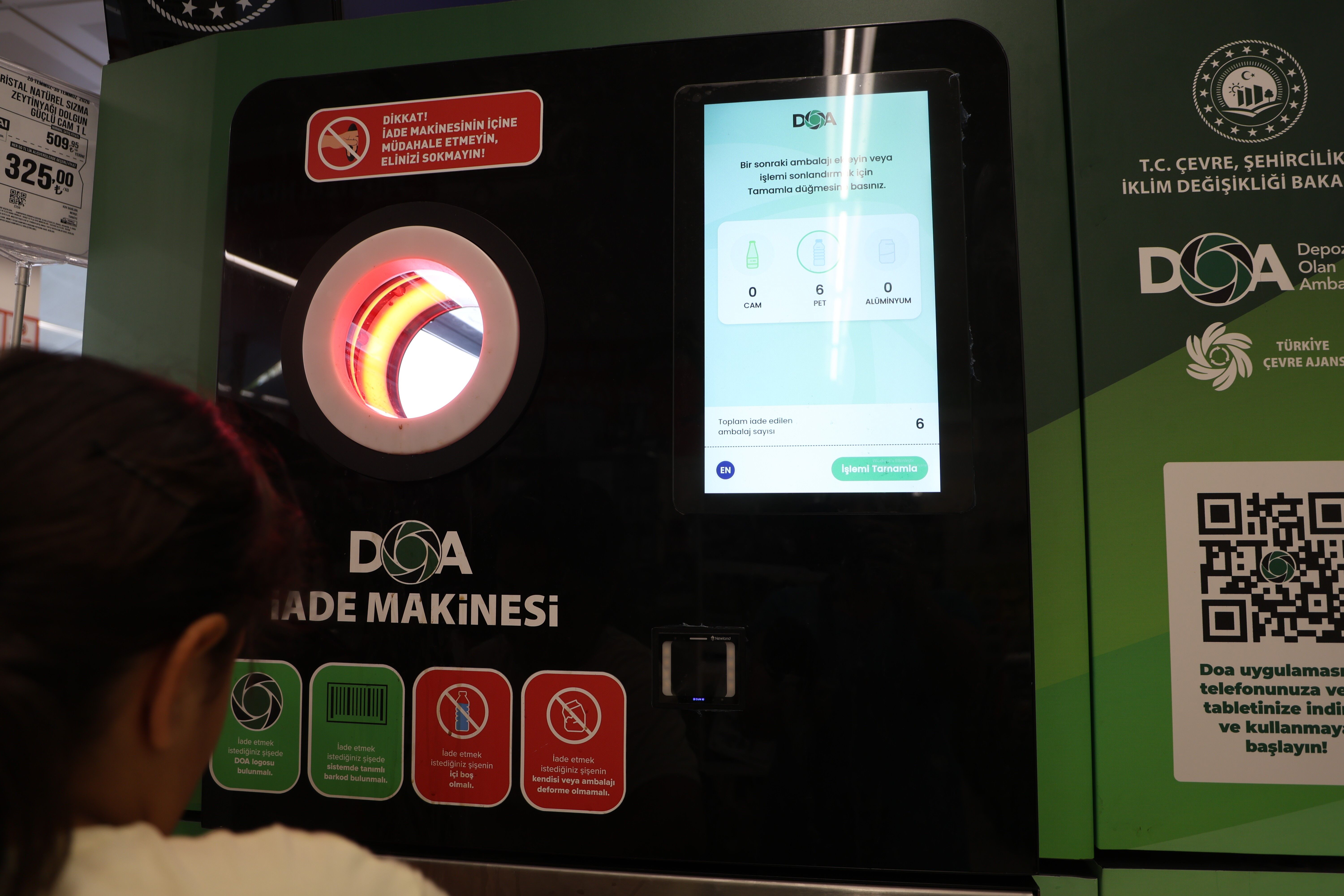 Öğrenciler çevreyi temizleyip harçlıklarını geri dönüşümden çıkarıyor