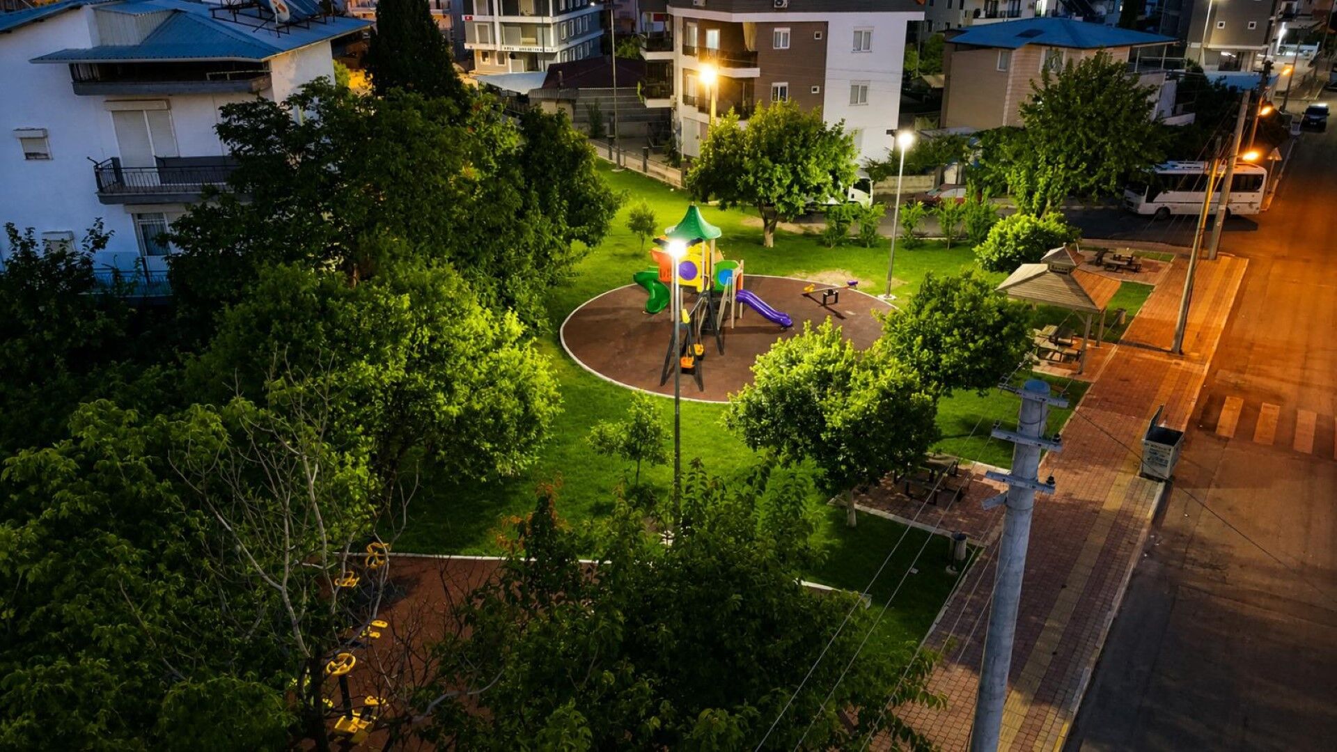 Kepez Belediyesi 100 Parkı Işıl Işıl Hale Getirdi (3)