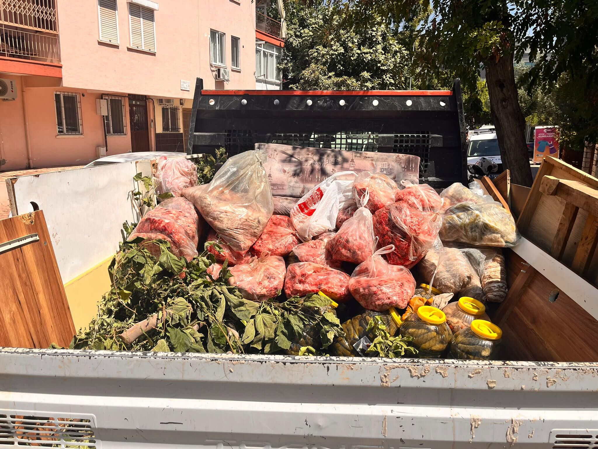 Kepez Belediyesi 152 Kilo Et Ve 20 Bidon Turşuya El Koydu (4)
