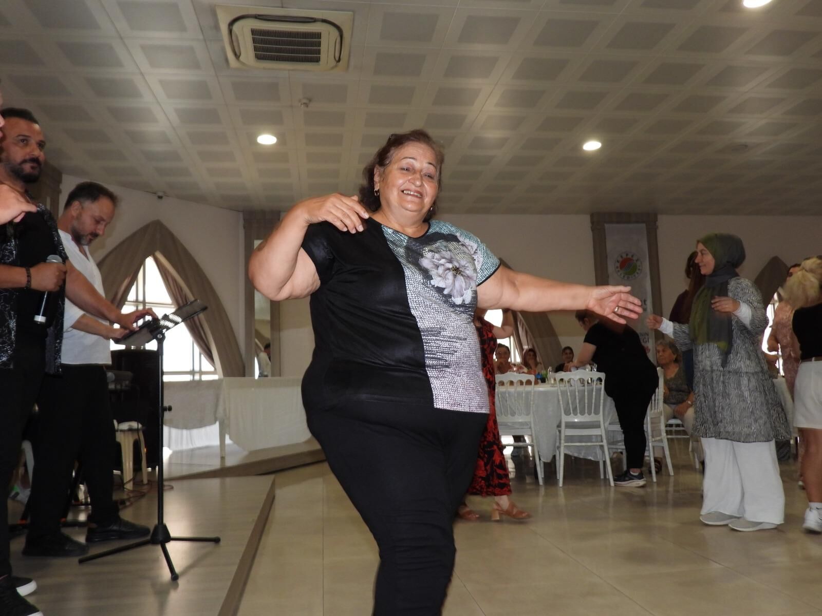 Kepez Belediyesi Kadınlara Unutulmaz Bir Gün Yaşattı (1)