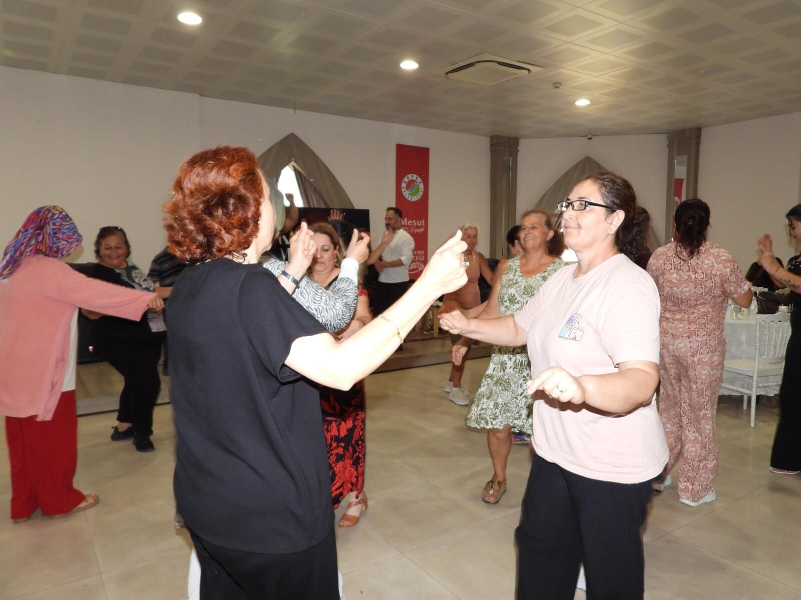 Kepez Belediyesi Kadınlara Unutulmaz Bir Gün Yaşattı (3)