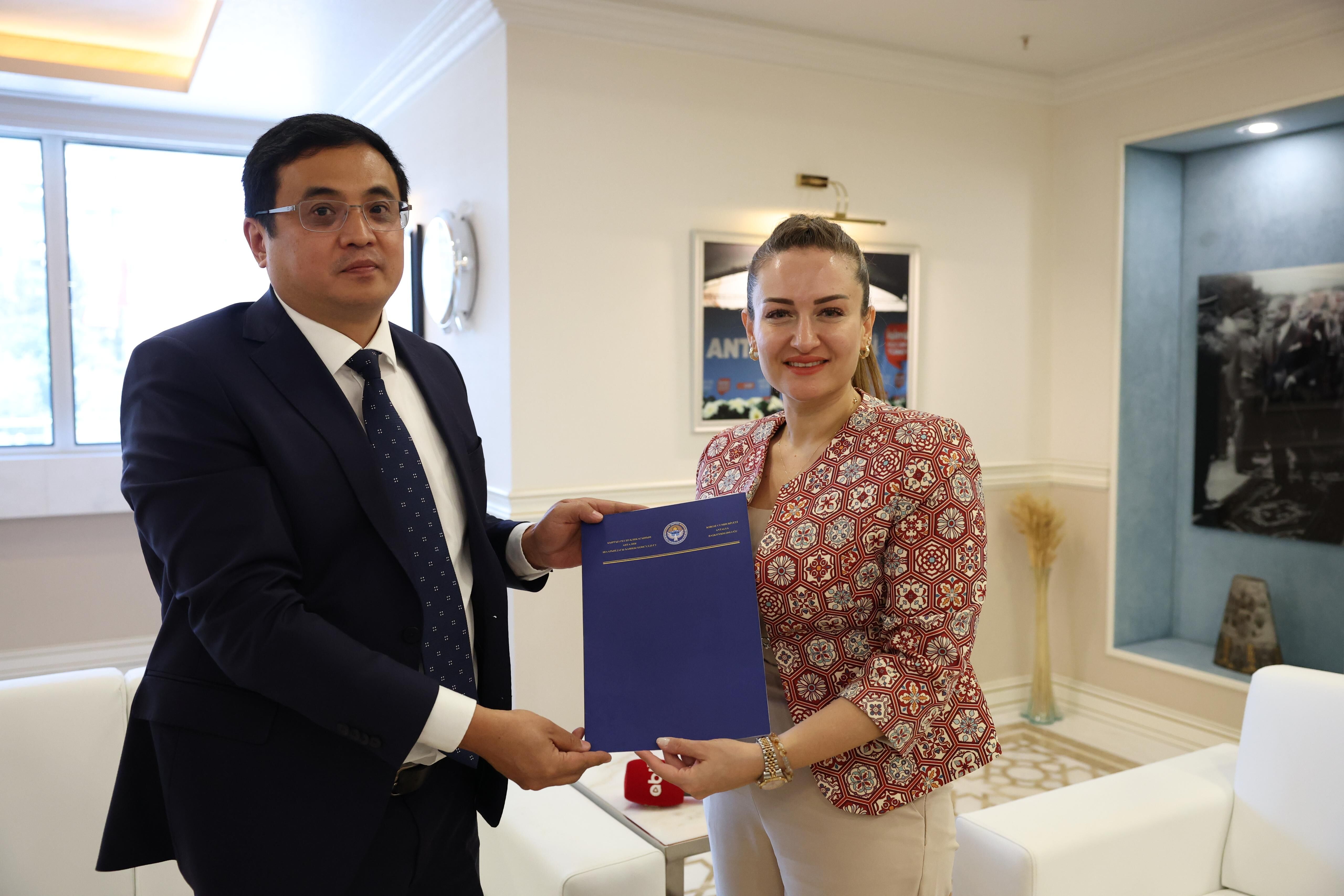 Kırgız Cumhuriyeti Antalya Başkonsolosu’ndan Anlamlı Ziyaret (2)