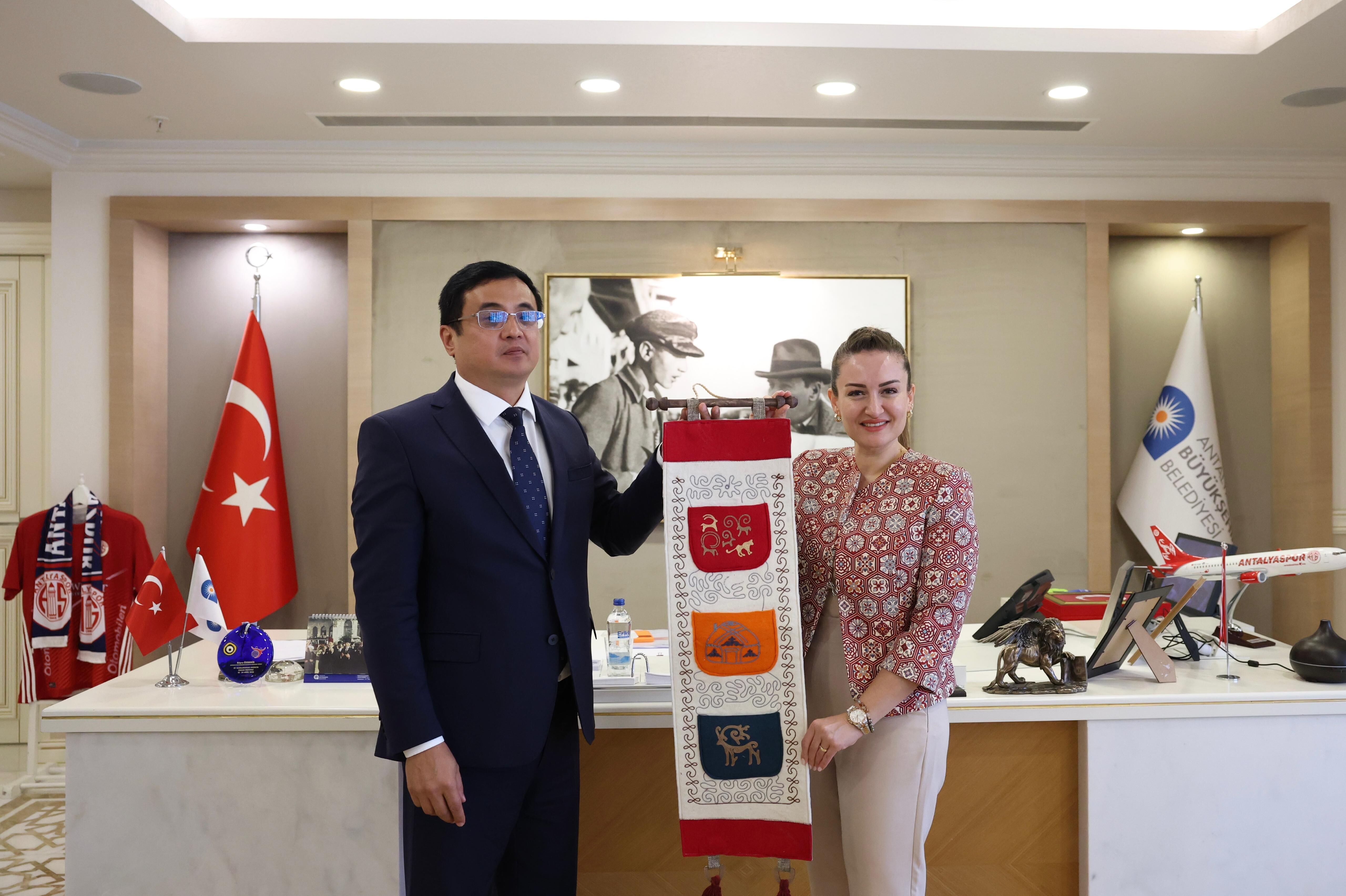 Kırgız Cumhuriyeti Antalya Başkonsolosu’ndan Anlamlı Ziyaret (4)