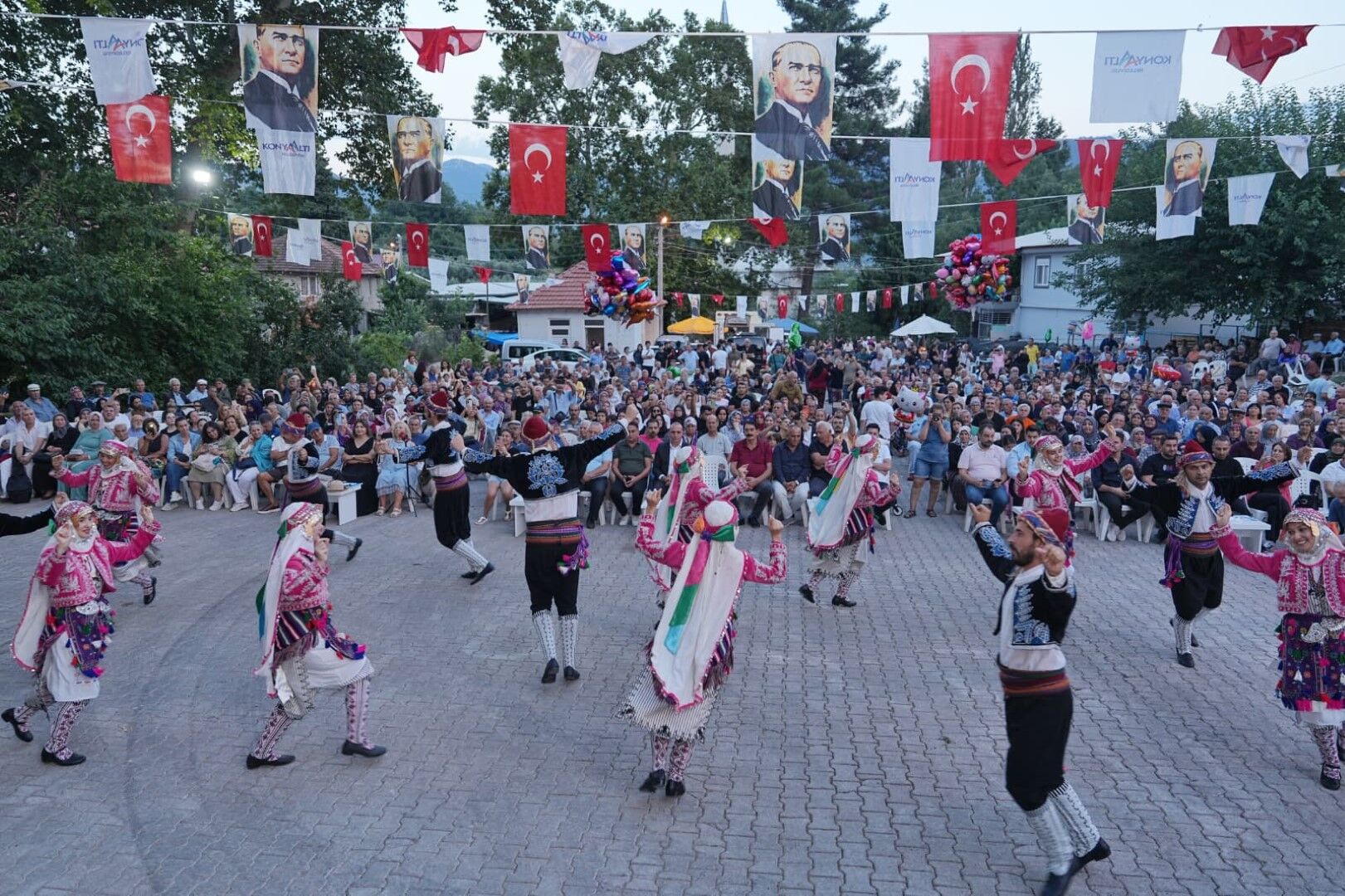Konyaaltı Belediye Başkanı Cem Kotan Pişen Fasulyeleri Dağıttı (1)