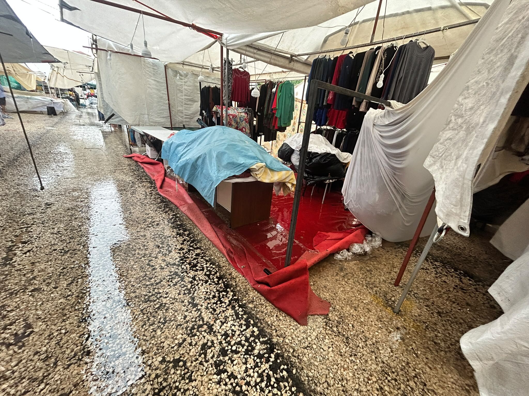 Korkuteli Festivali’nde Yağış Engeli! Esnafın Ürünleri Sırılsıklam Oldu (8)