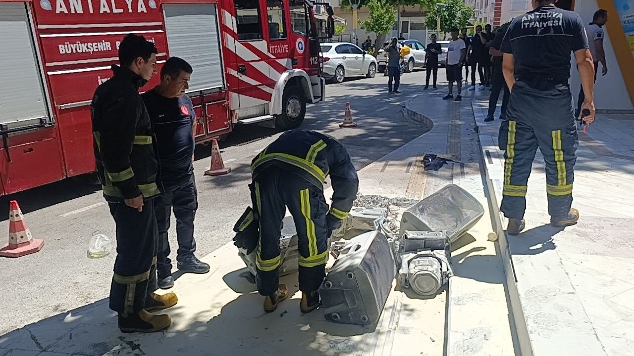 Manavgat Belediyesi Onunda Eylem Yapan Isletmeci Tutuklandi (1)