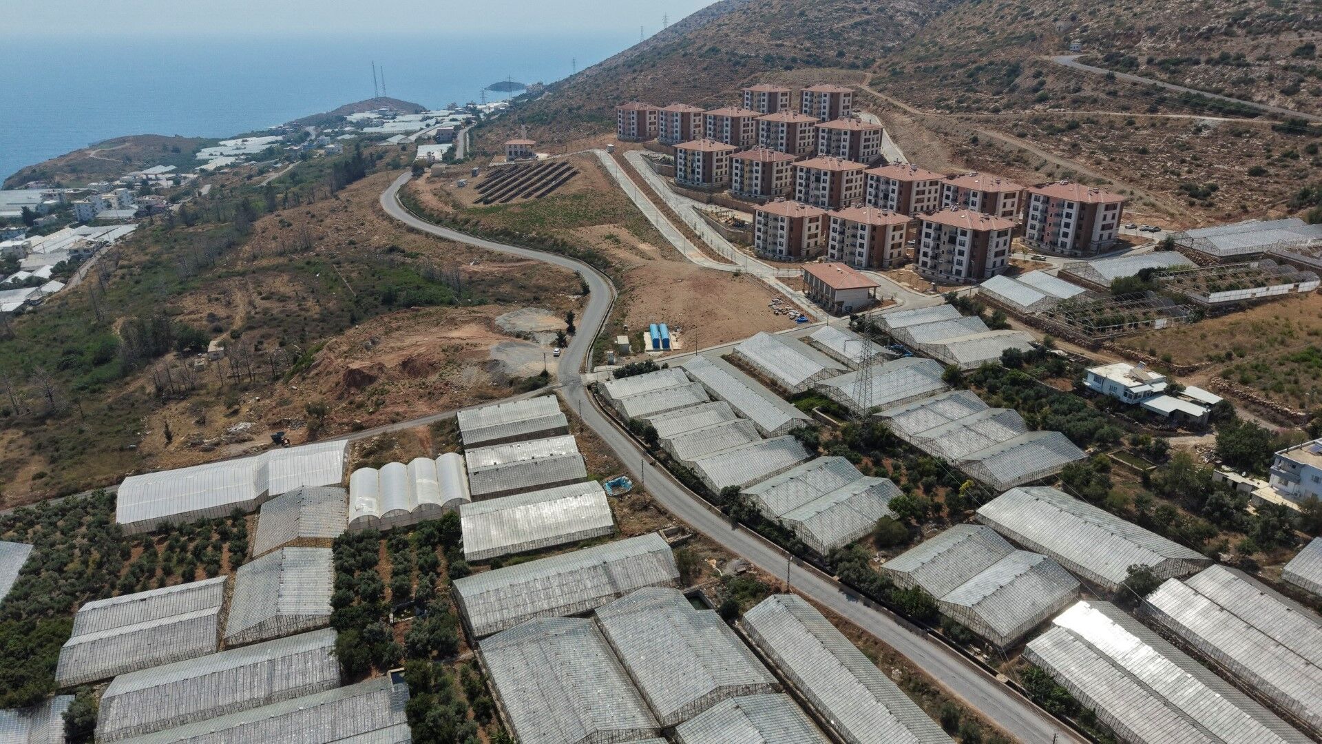 Mersin Büyükşehir Belediyesi Bozulan Yol Yenilendi, Ulaşım Rahatladı (2)
