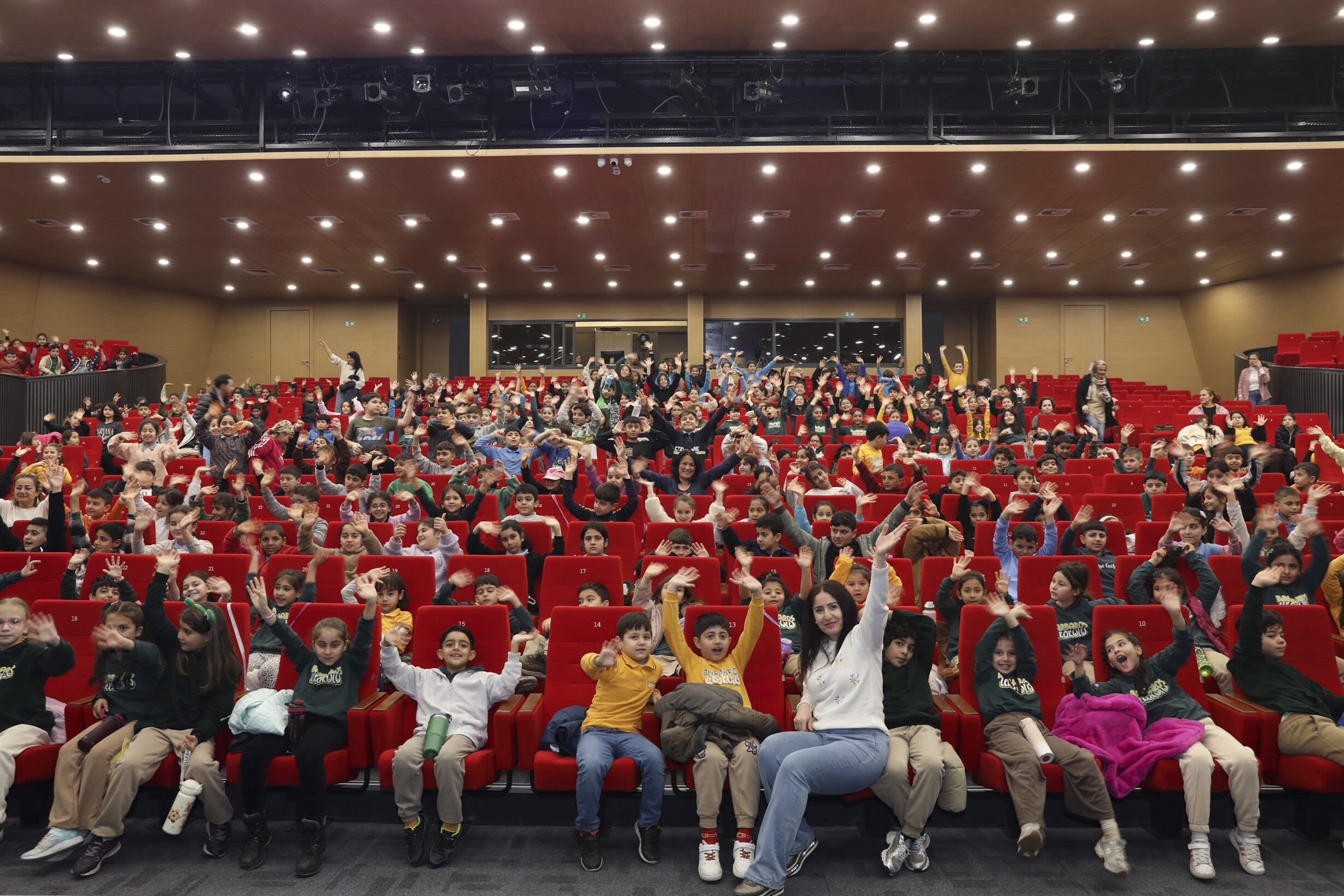 Mersin Şehir Tiyatrosu 25. Sanat Sezonunda Binlerce Kişiyi Ağırladı (3)