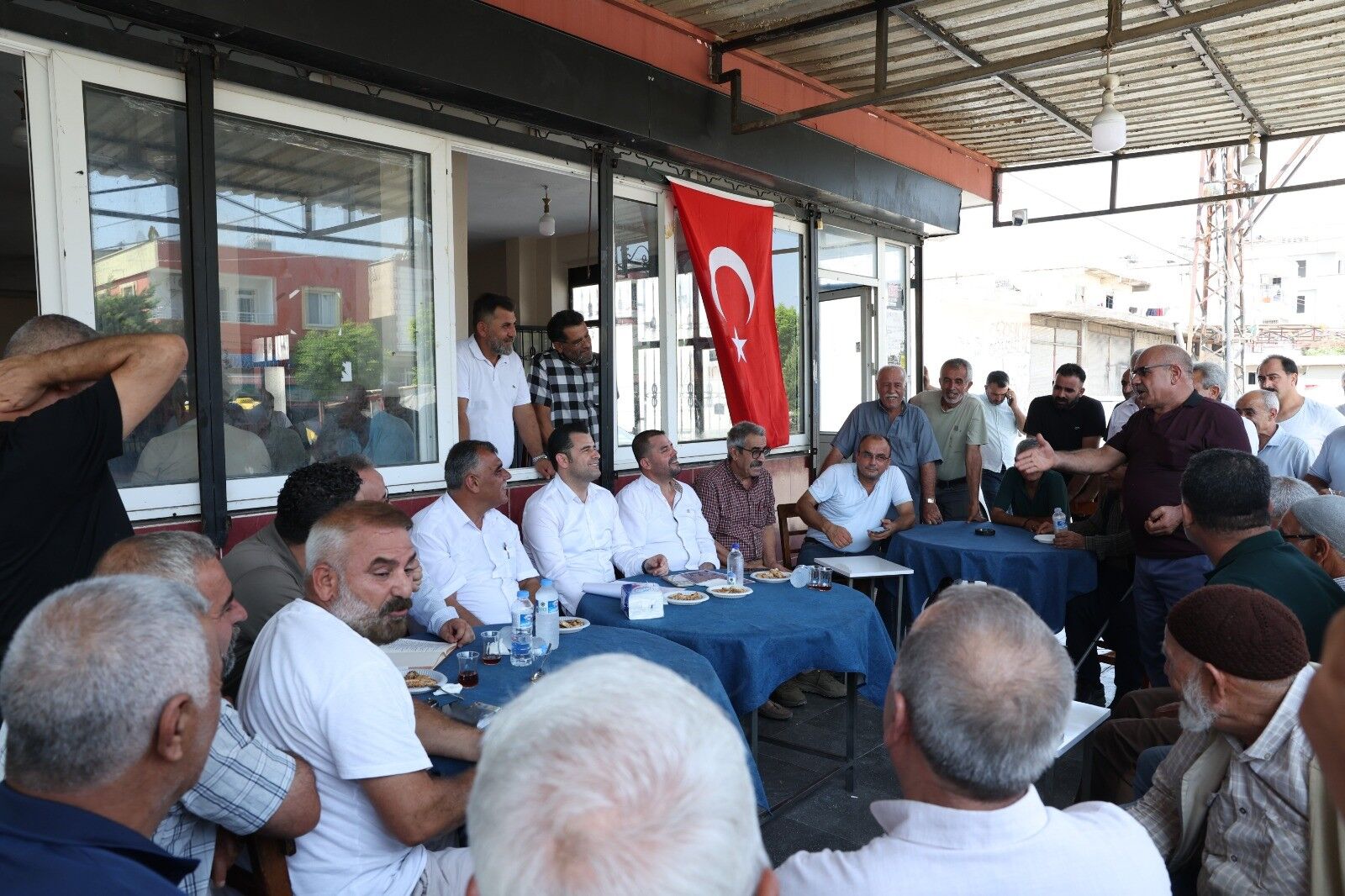 Mersin’de Mahallenin Pazar Yeri Talebine Ilk Adım Atıldı (2)