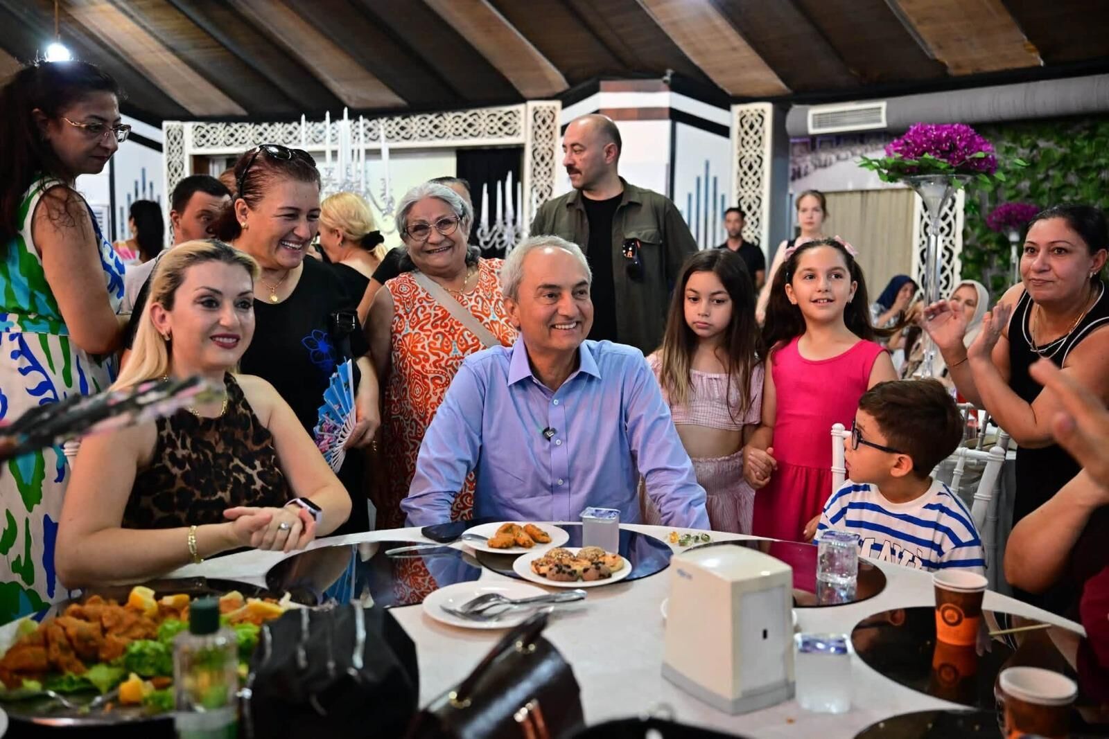 Mesut Kocagöz, Kadınların Eğlencesine Ortak Oldu (4)