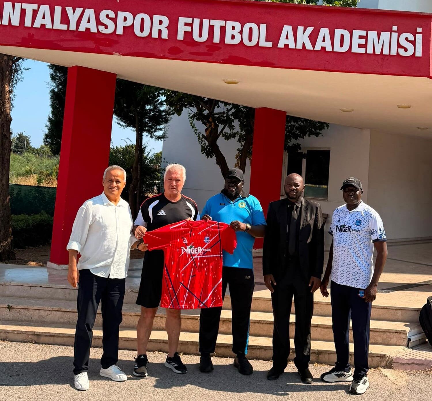 Nijerya Ekibi Niger Tornadoes Ile Antalyaspor Kardeş Kulüp Oldu (3)