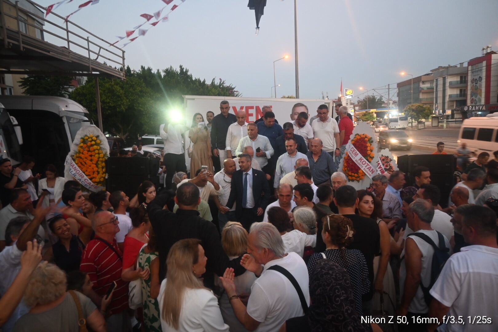 Yeni Parti Kepezde Acilis Toreninde Govde Gosterisi Yapti (13)