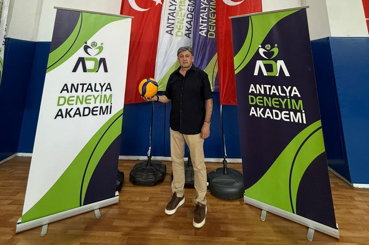 Ada Voleybol’da Yaz Kursu Coşkusu! Özkaynak Sporcularıyla 8 Ayrı Lige Katılacaklar (2)