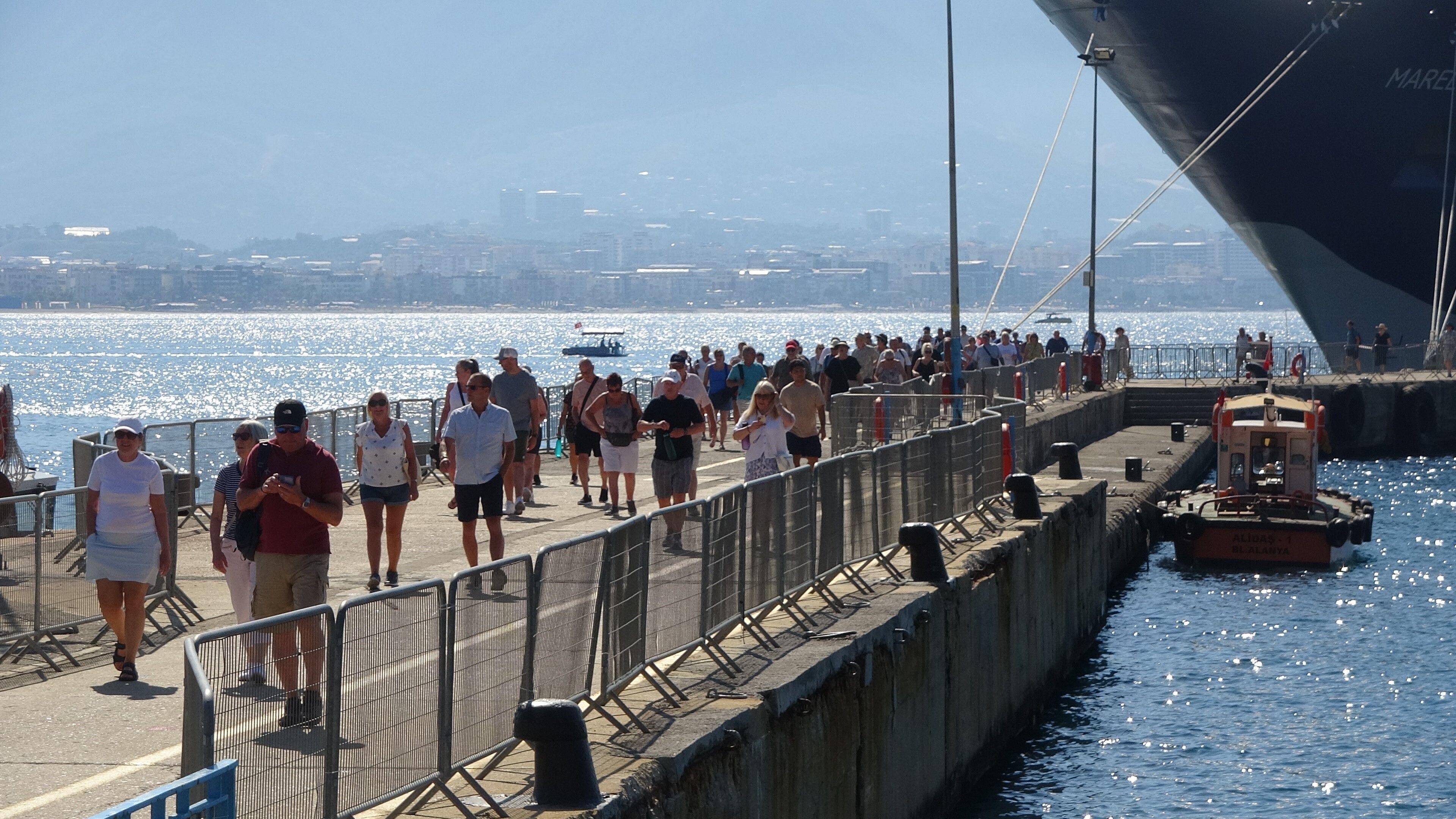 Alanya'ya Denizden Turist Yağdı (1)