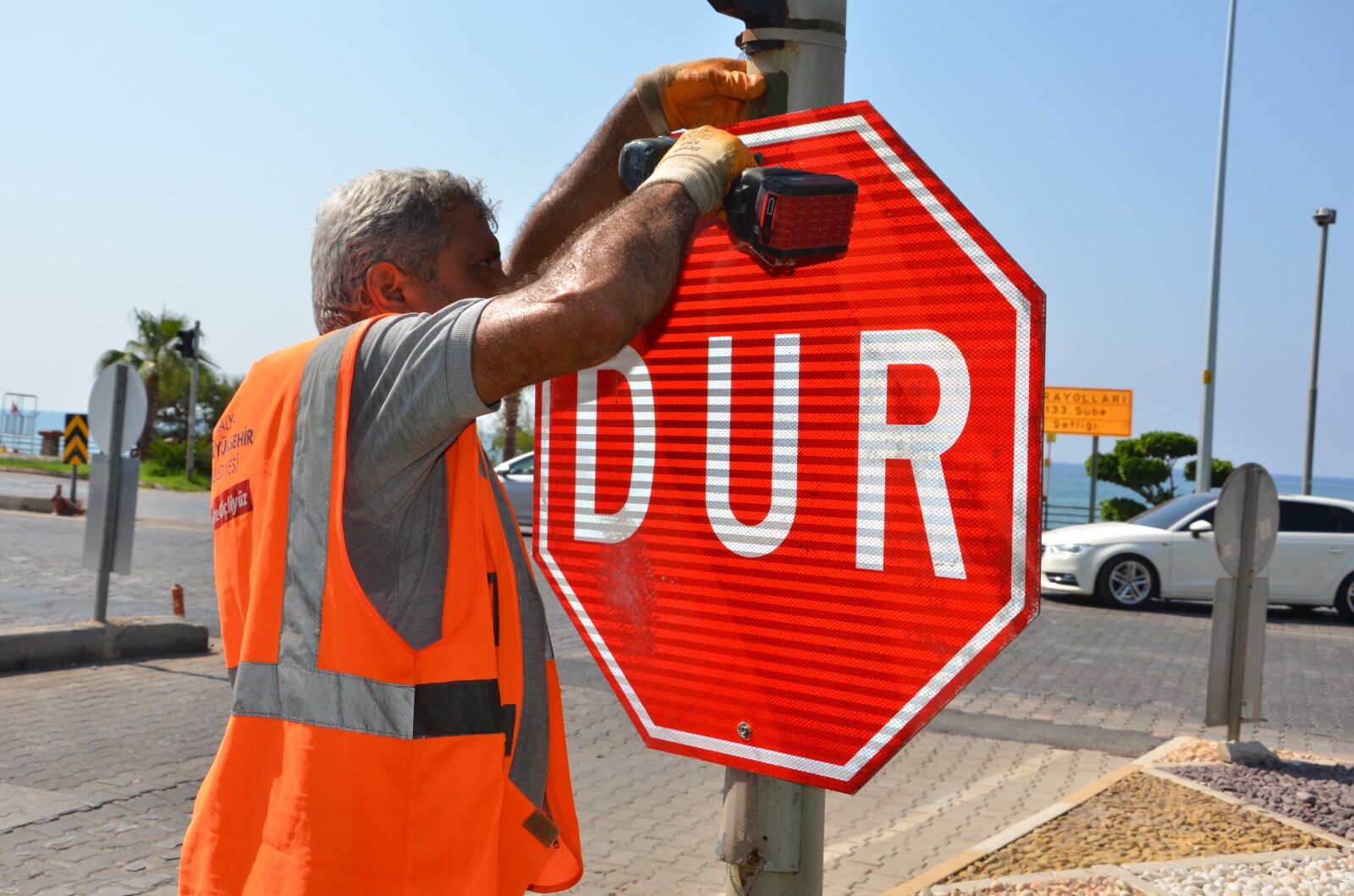 Antalya Büyükşehir Belediyesi Bin 347 Trafik Işaret Levhası Ile 57 Sinyalize Kavşak Yenilendi (2)