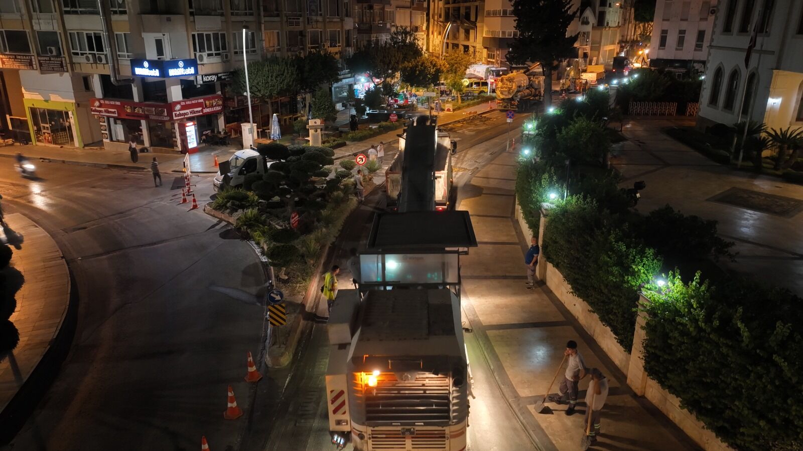 Antalya Büyükşehir'den Gece Operasyonu (2)