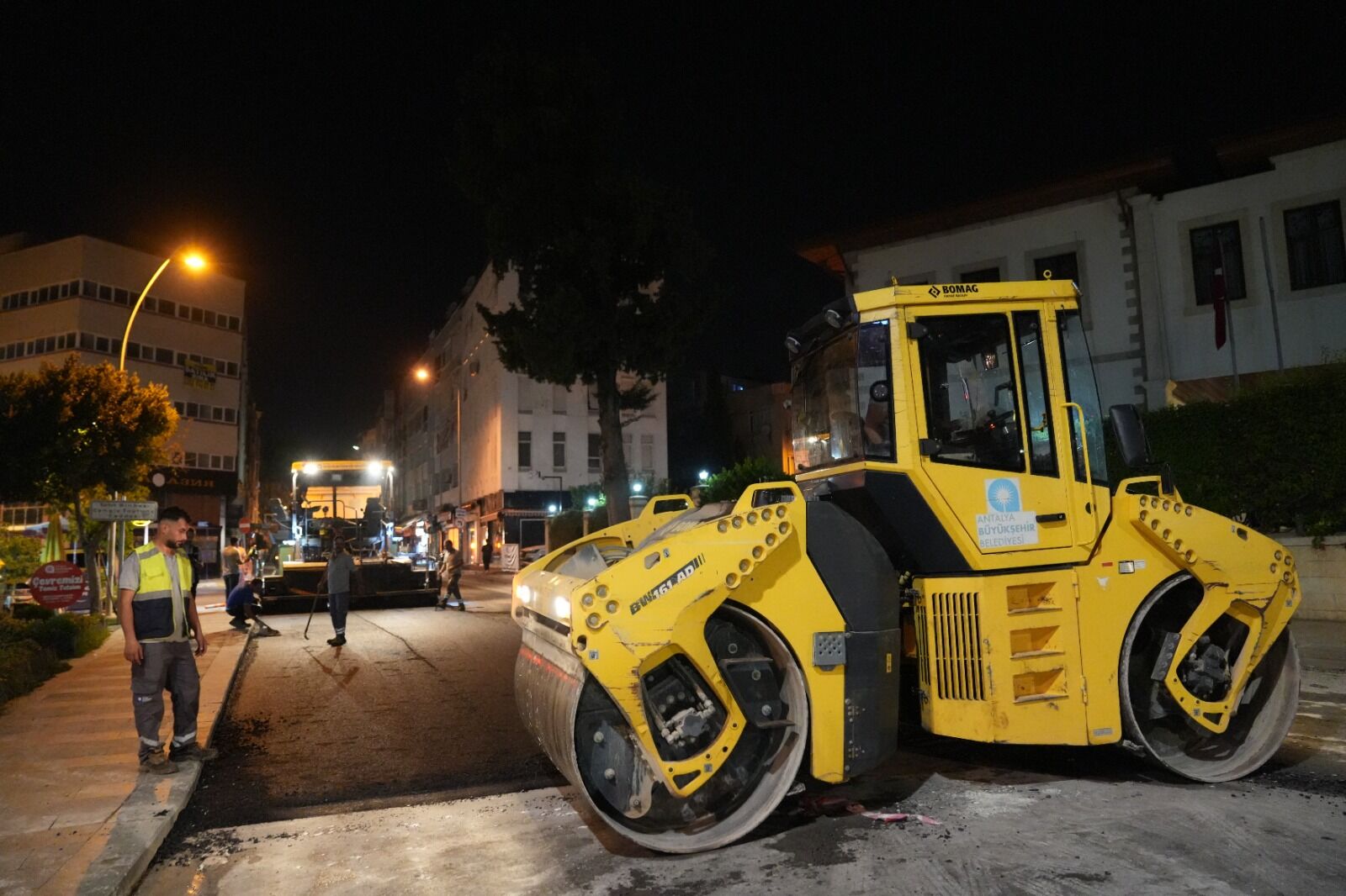 Antalya Büyükşehir'den Gece Operasyonu (6)