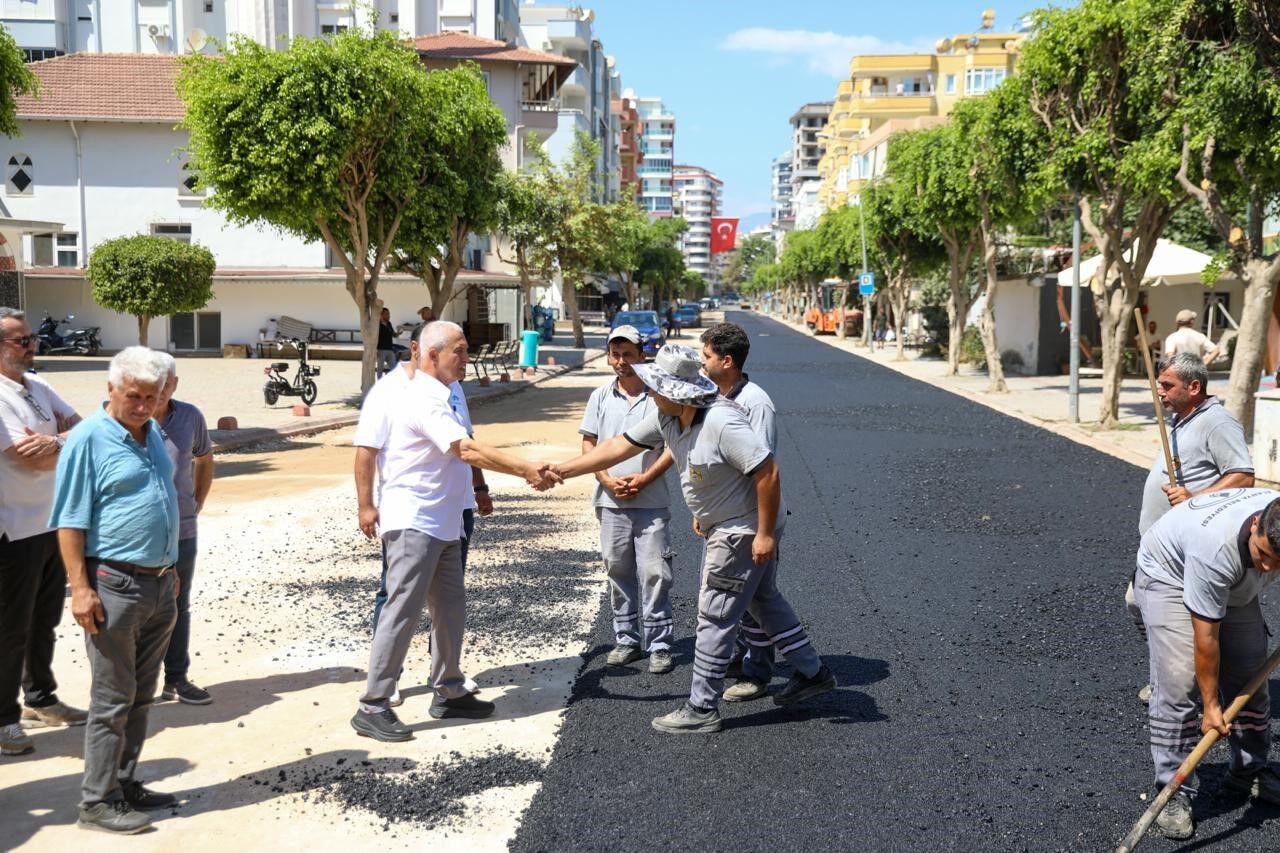Antalya Mahmutlar’da 9 Kilometrelik Yol Tamamlanıyor (1)