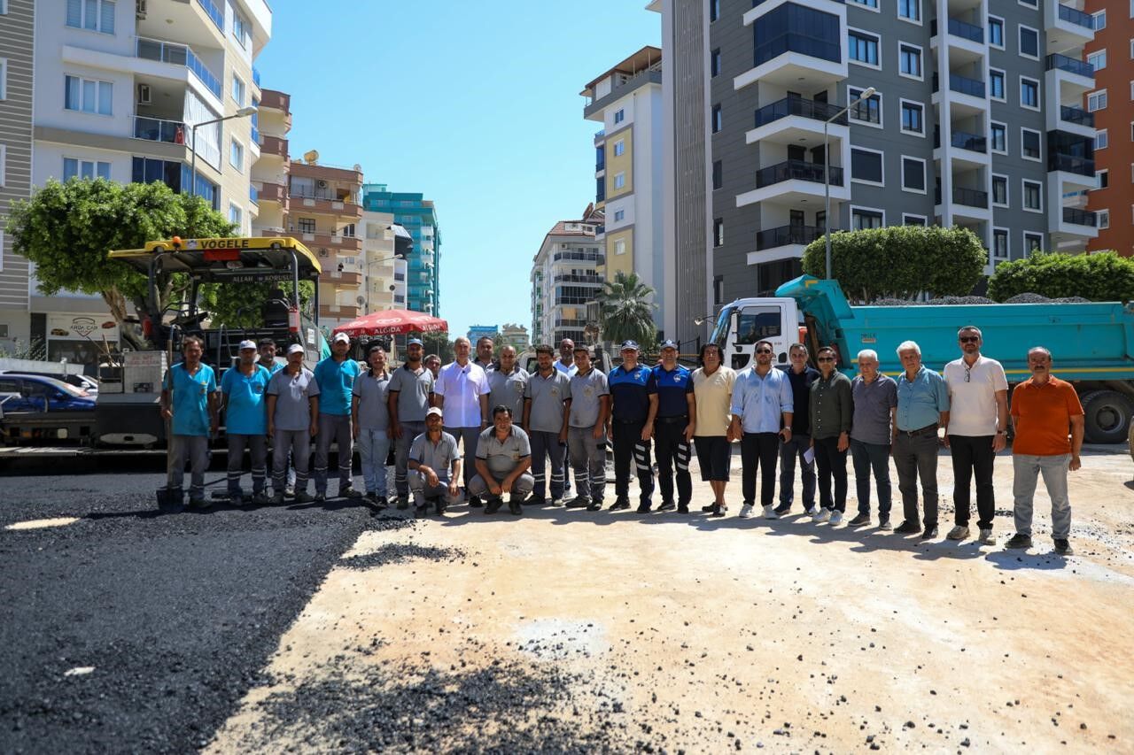 Antalya Mahmutlar’da 9 Kilometrelik Yol Tamamlanıyor (2)