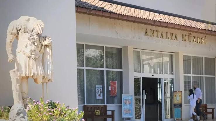 Antalya Muzesinde 1 Yil Sonra Carpici Sozler (6)
