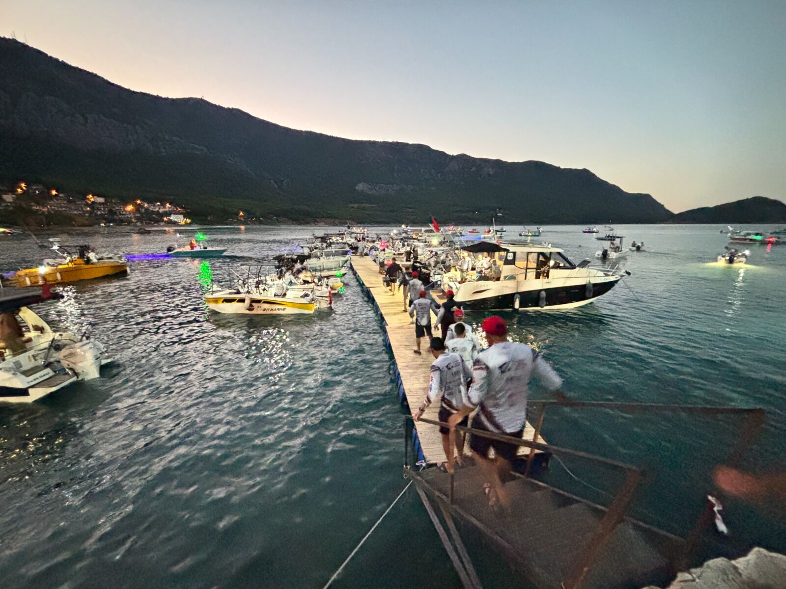 Antalya’da 100 Tekne 300 Balıkçı Büyük Balık Için Denize Açıldı (1)