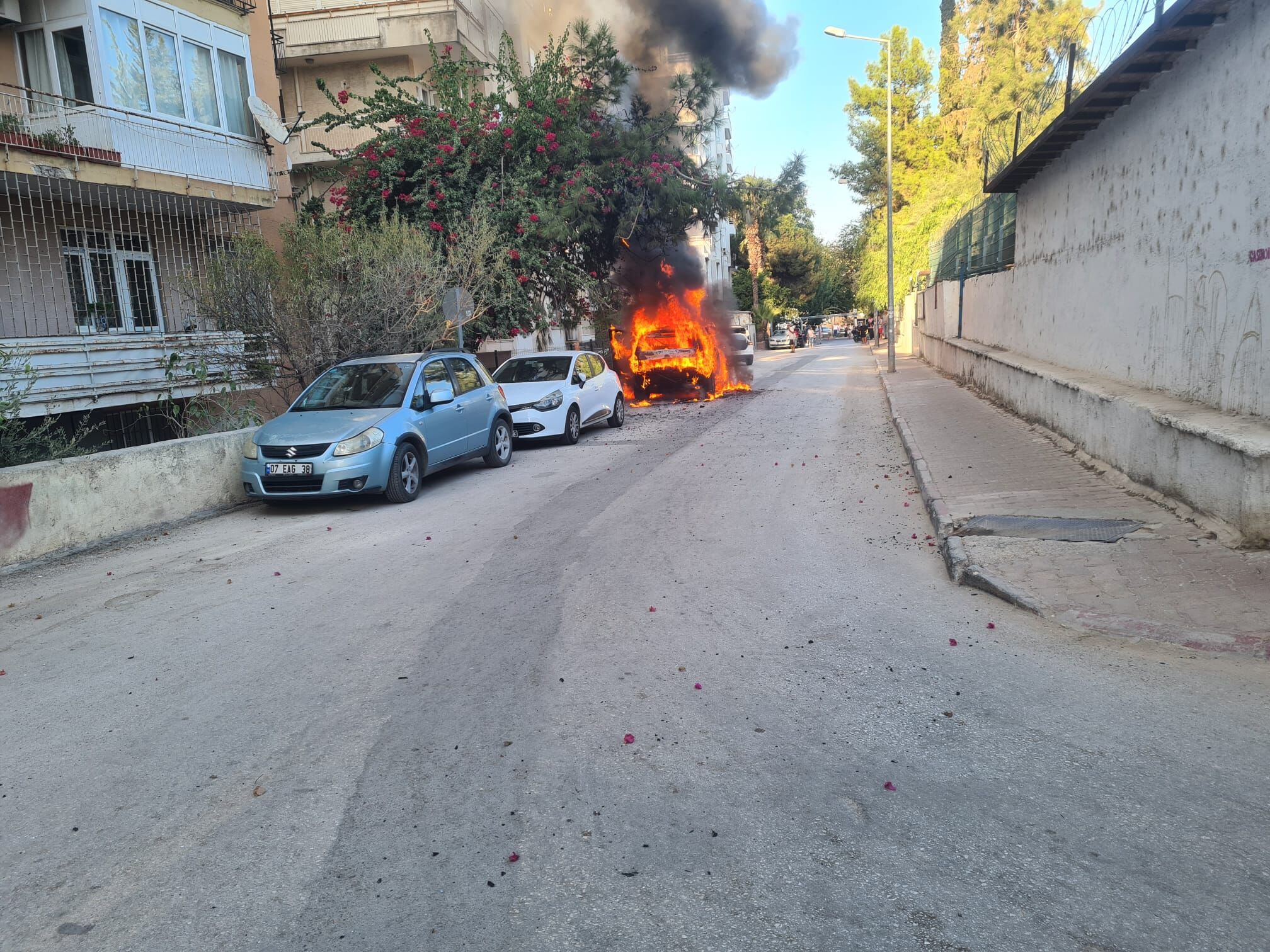Antalyada Arac Yangini Faciaya Ramak Kala Sonduruldu (1)