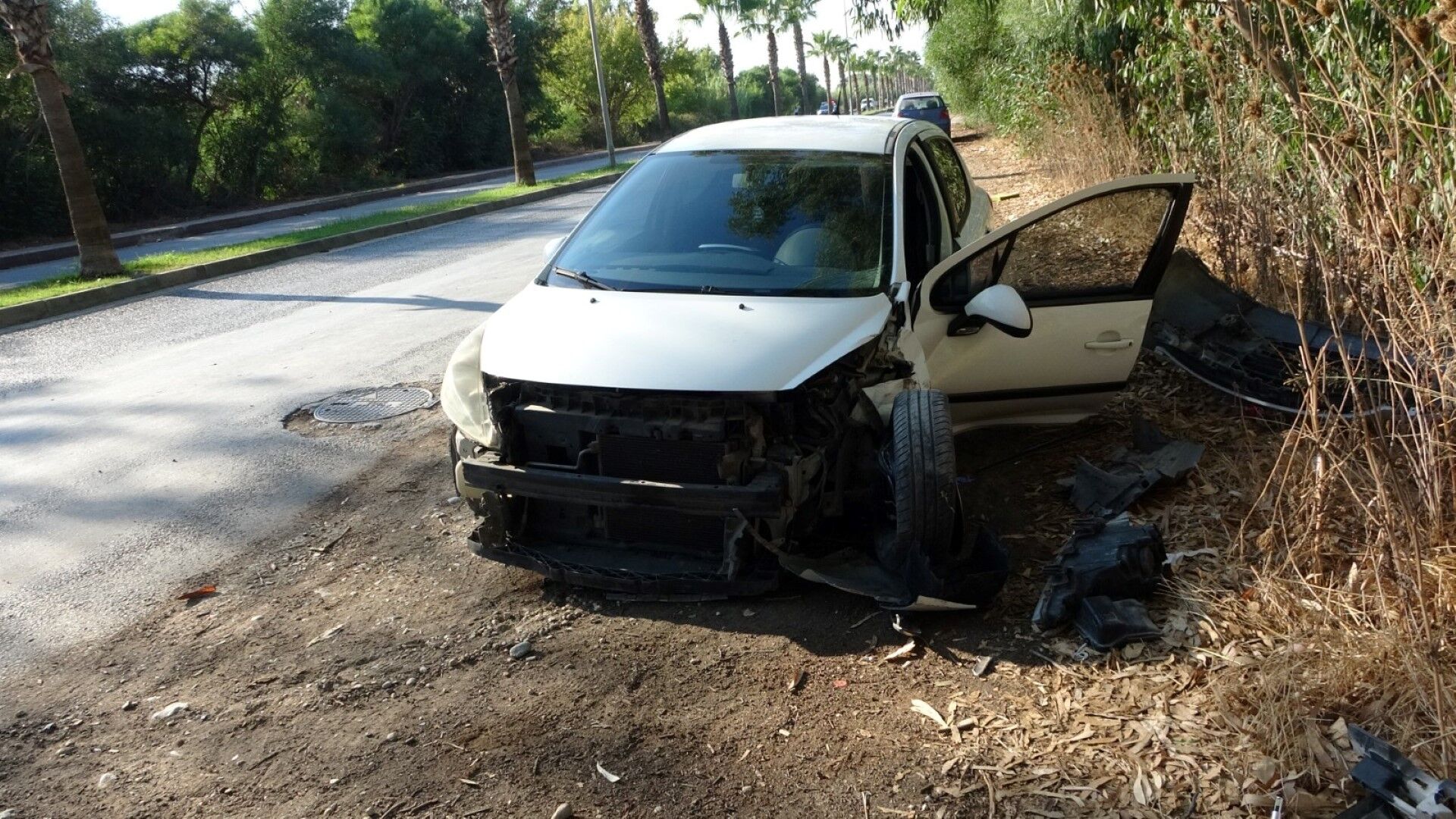 Antalya’da Aynı Caddede Birkaç Dakika Içinde 2 Ayrı Kaza (2)